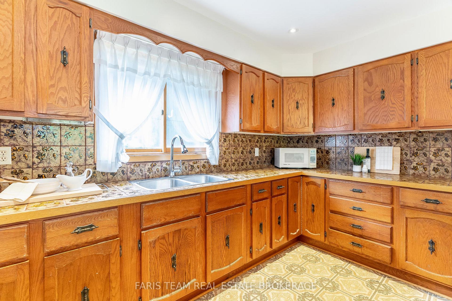 Photo 6 of 29 Lorrie Crescent, Tiny, Rural Tiny — HOMEH