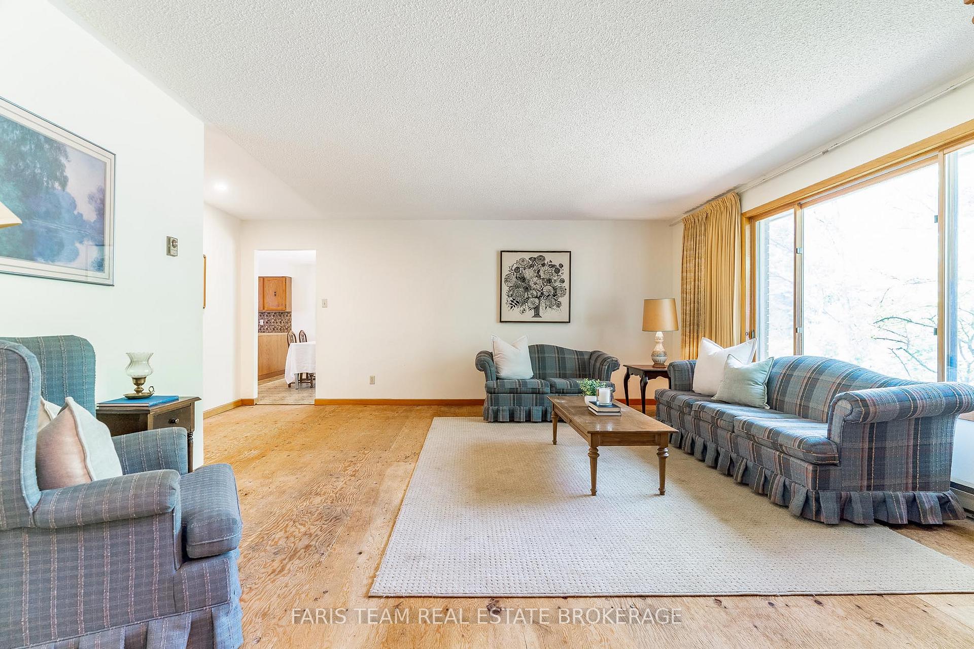Photo 15 of 29 Lorrie Crescent, Tiny, Rural Tiny — HOMEH