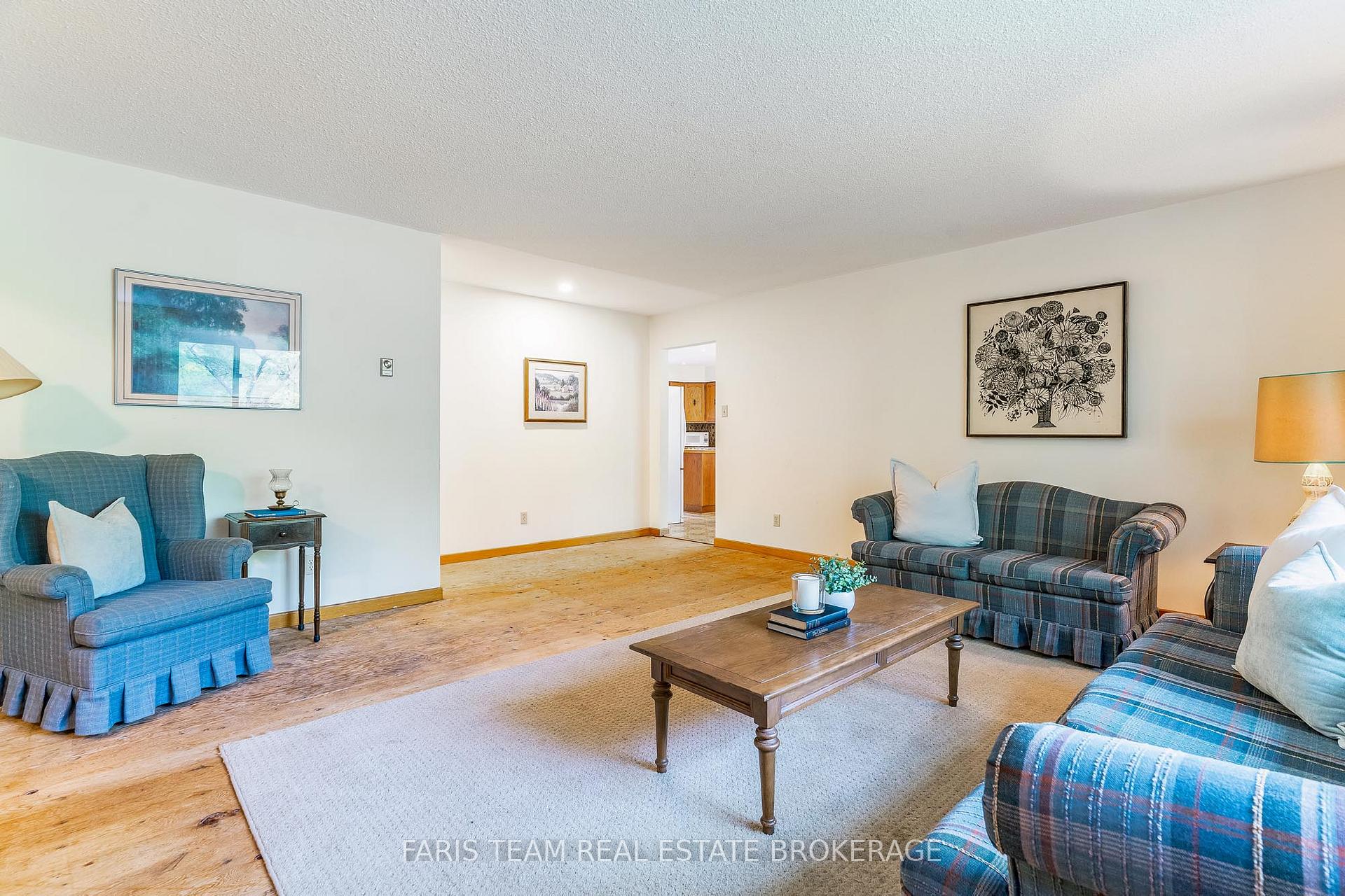 Photo 16 of 29 Lorrie Crescent, Tiny, Rural Tiny — HOMEH