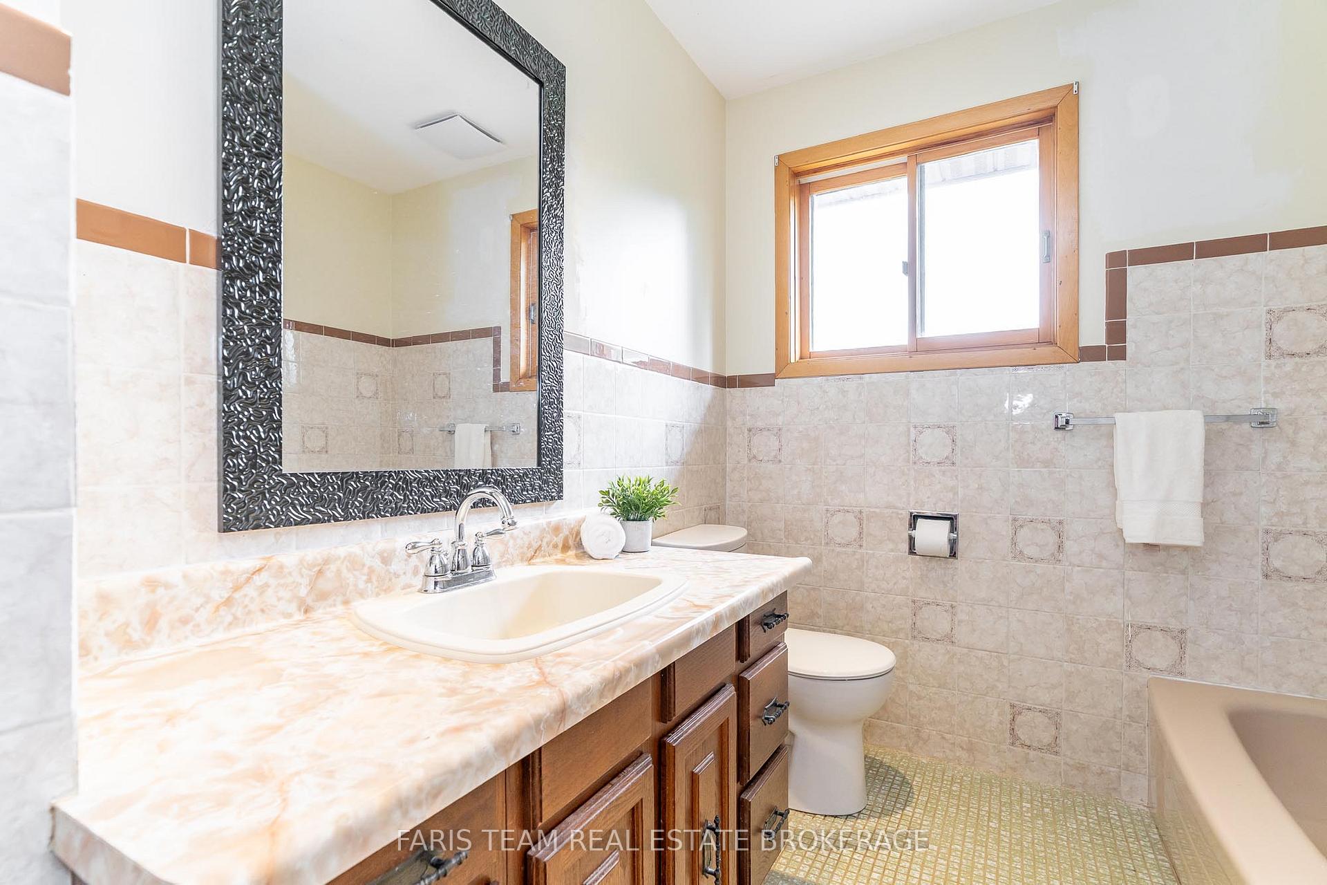 Photo 22 of 29 Lorrie Crescent, Tiny, Rural Tiny — HOMEH