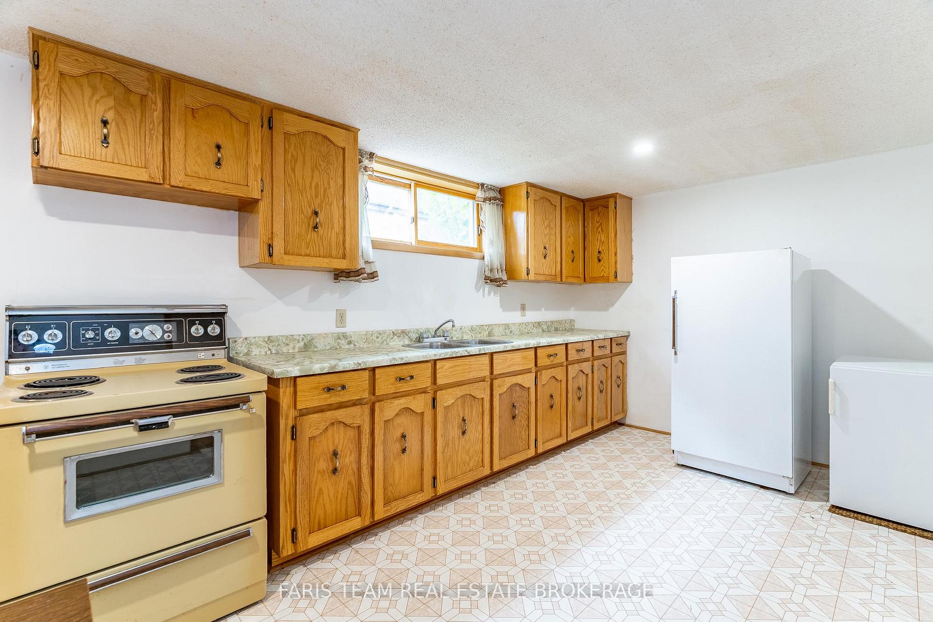 Photo 25 of 29 Lorrie Crescent, Tiny, Rural Tiny — HOMEH