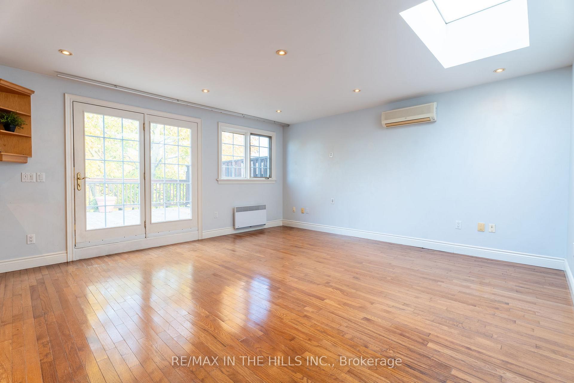 Photo 5 of Unit Upper Level, 165 Highbourne Road, Toronto, Yonge-Eglinton — HOMEH