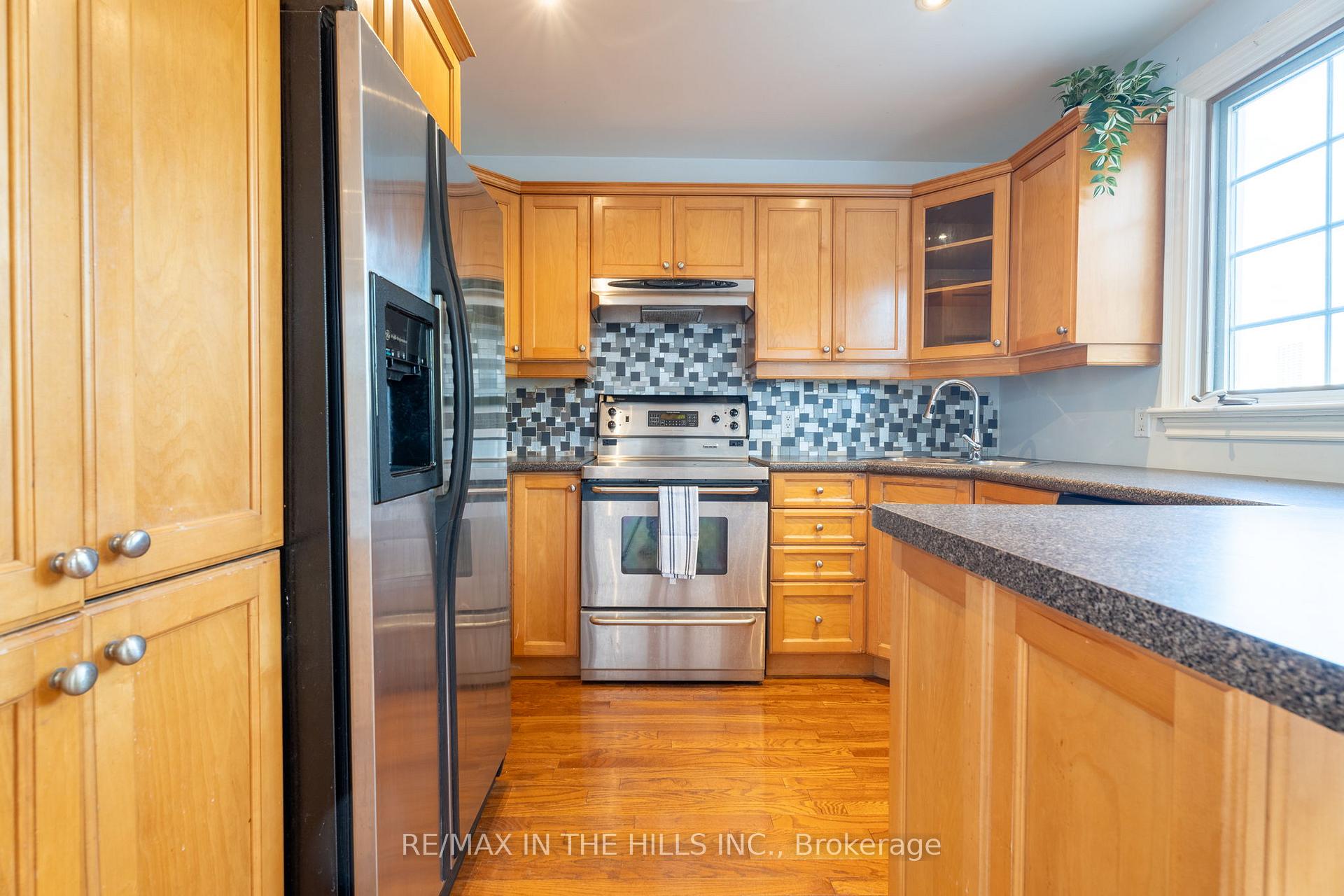 Photo 9 of Unit Upper Level, 165 Highbourne Road, Toronto, Yonge-Eglinton — HOMEH
