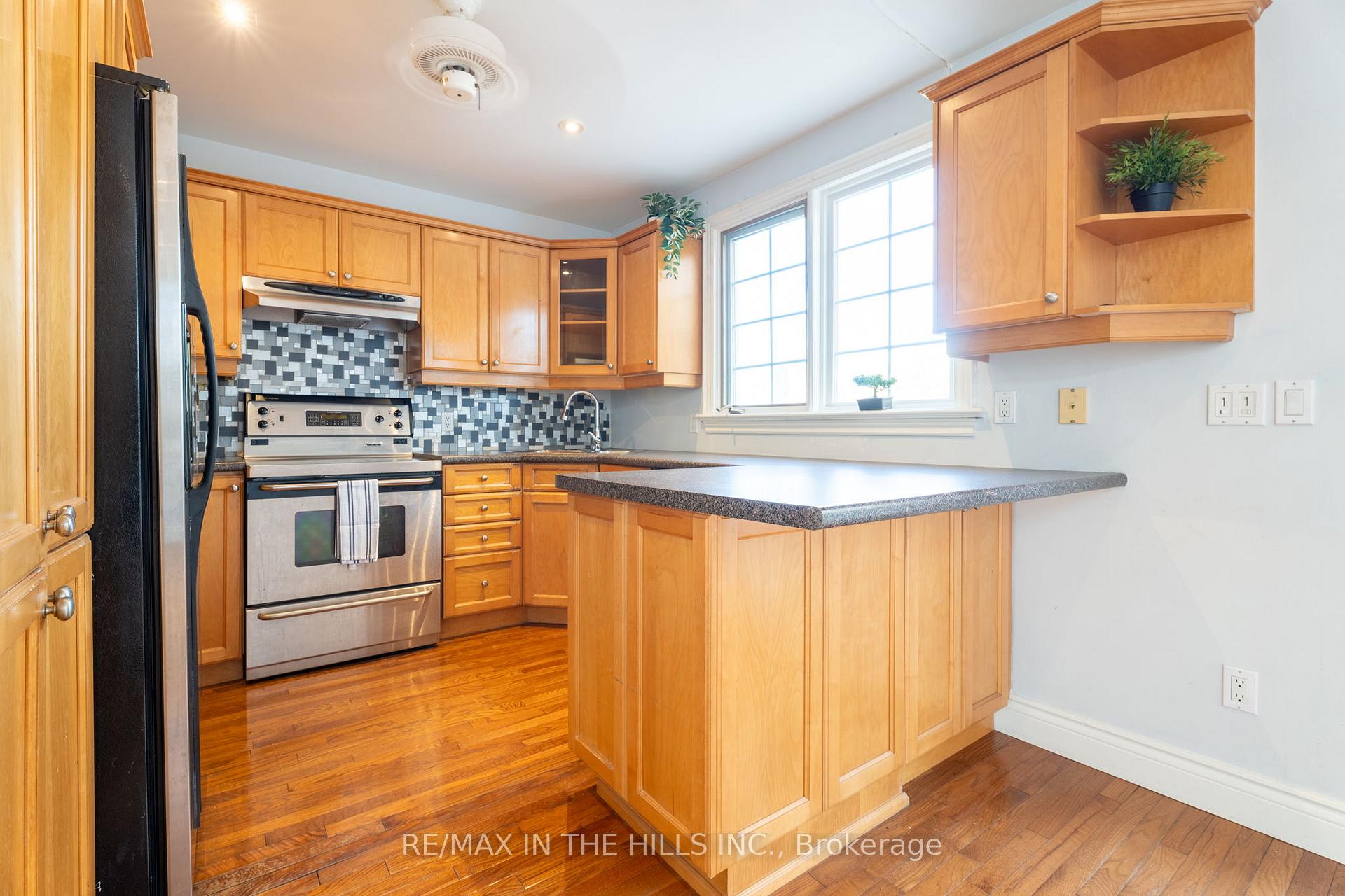 Photo 10 of Unit Upper Level, 165 Highbourne Road, Toronto, Yonge-Eglinton — HOMEH