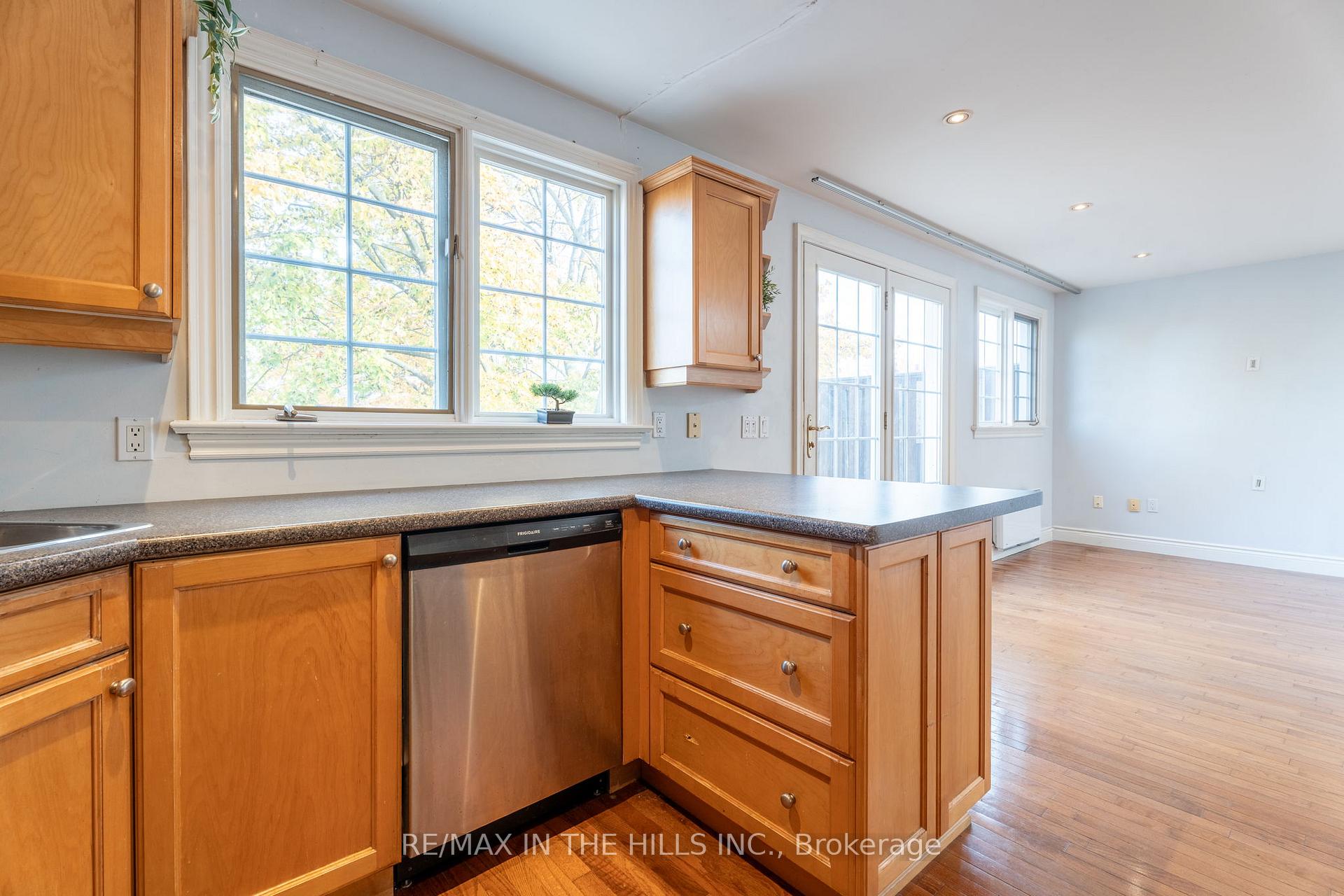Photo 11 of Unit Upper Level, 165 Highbourne Road, Toronto, Yonge-Eglinton — HOMEH