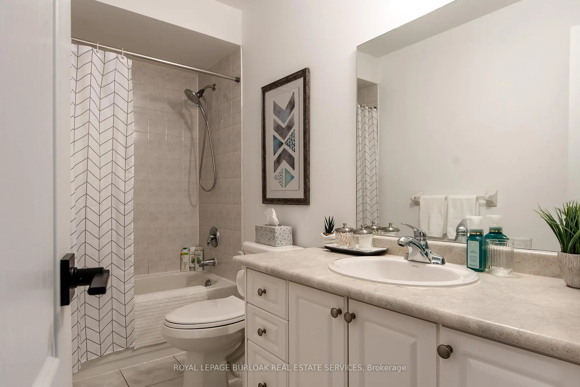 Photo 13 of 7 Trent Avenue, Toronto, East End-Danforth — HOMEH