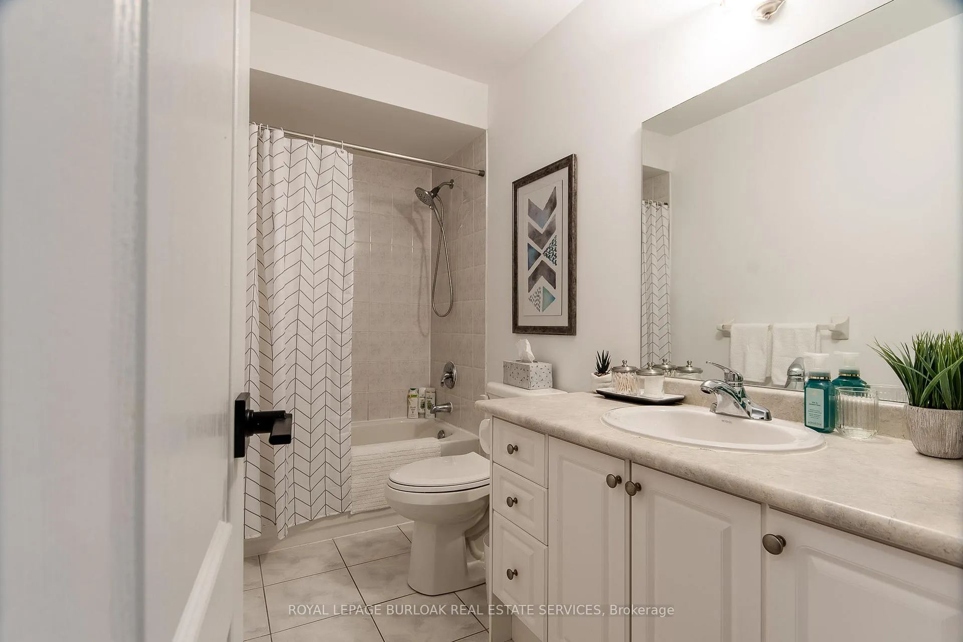 Photo 14 of 7 Trent Avenue, Toronto, East End-Danforth — HOMEH