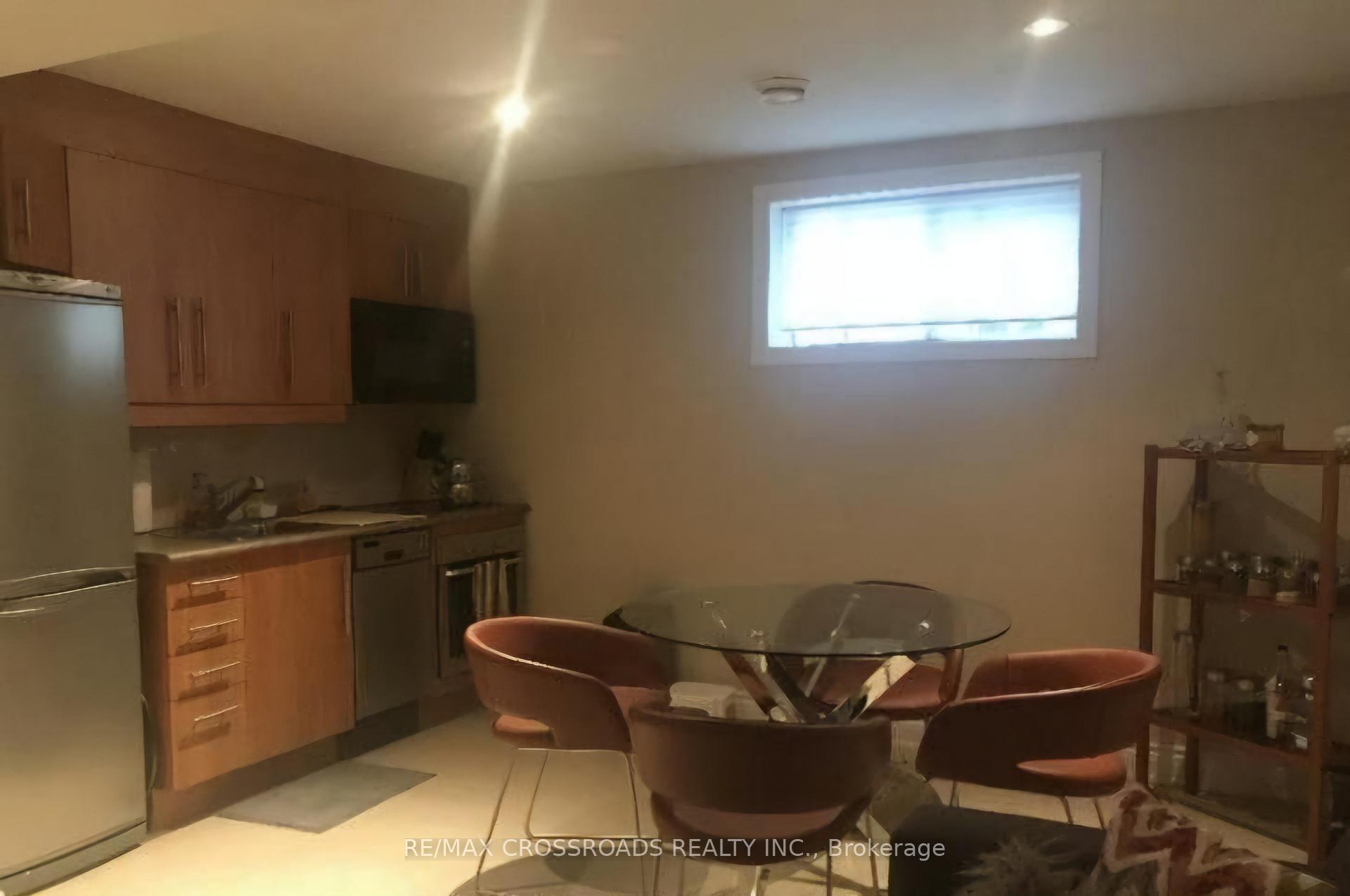Photo 2 of Unit Lower, 428 Roehampton Avenue, Toronto, Mount Pleasant East — HOMEH