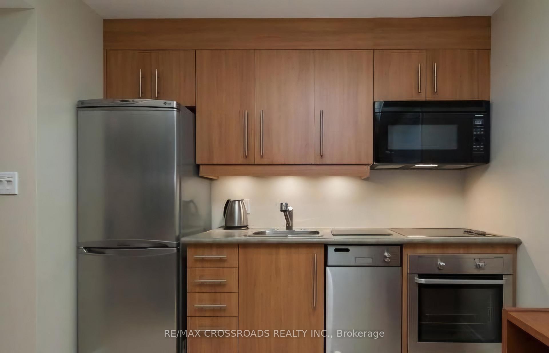 Photo 4 of Unit Lower, 428 Roehampton Avenue, Toronto, Mount Pleasant East — HOMEH