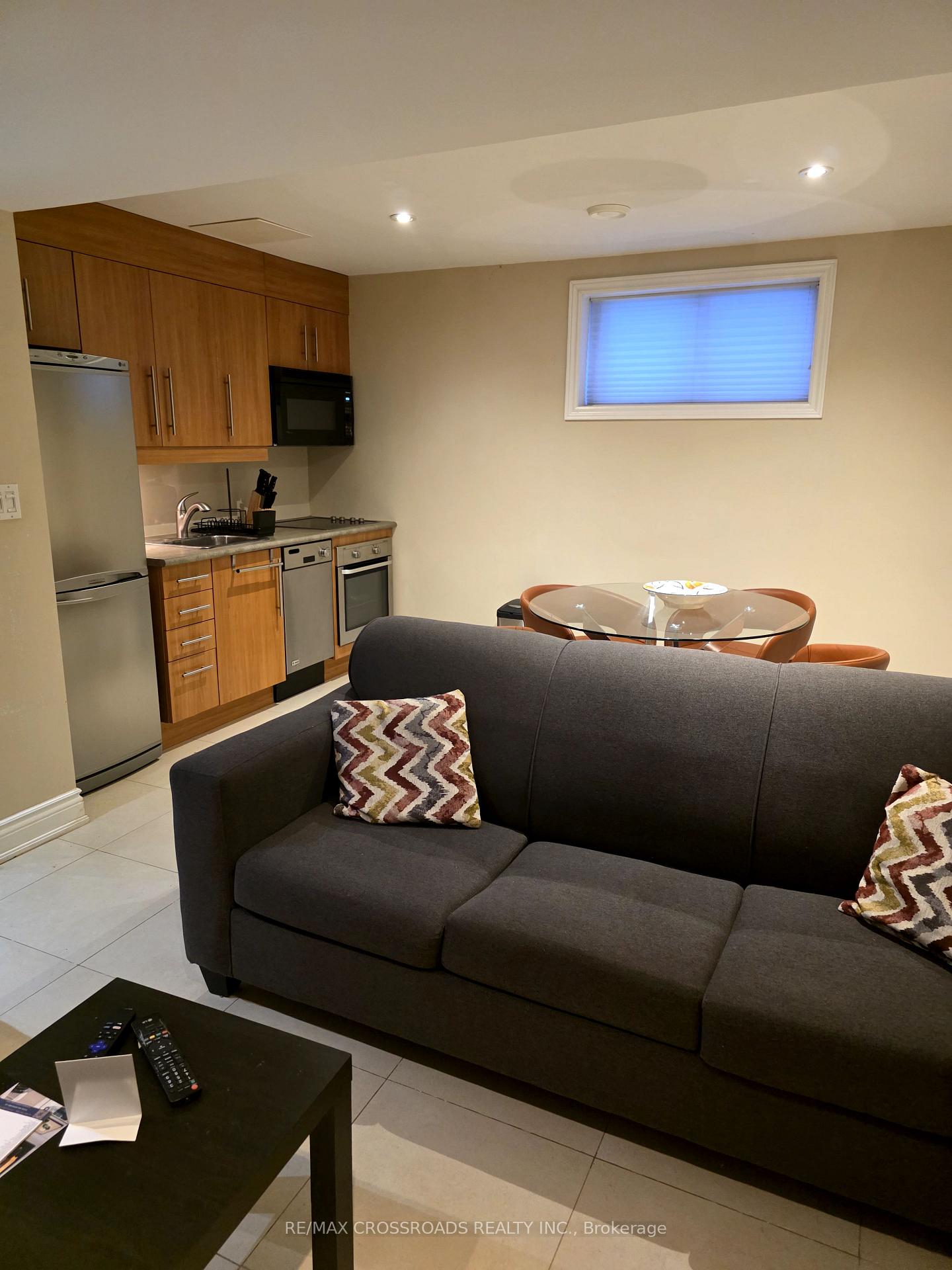 Photo 5 of Unit Lower, 428 Roehampton Avenue, Toronto, Mount Pleasant East — HOMEH
