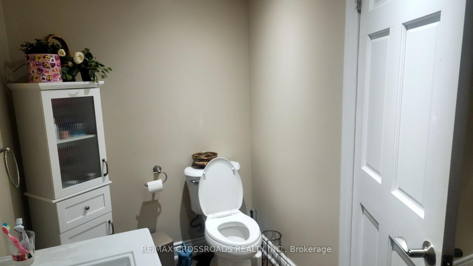 Photo 12 of Unit Lower, 428 Roehampton Avenue, Toronto, Mount Pleasant East — HOMEH