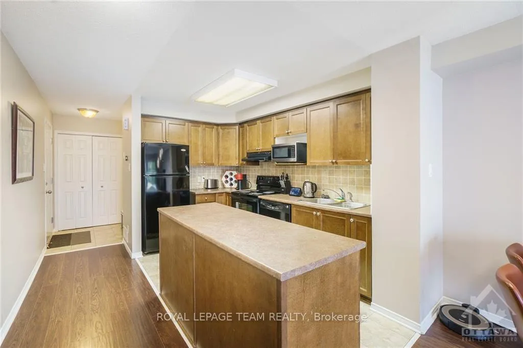 Photo 3 of 512 Reardon Private, Ottawa, Heron Gate/Industrial Park — HOMEH