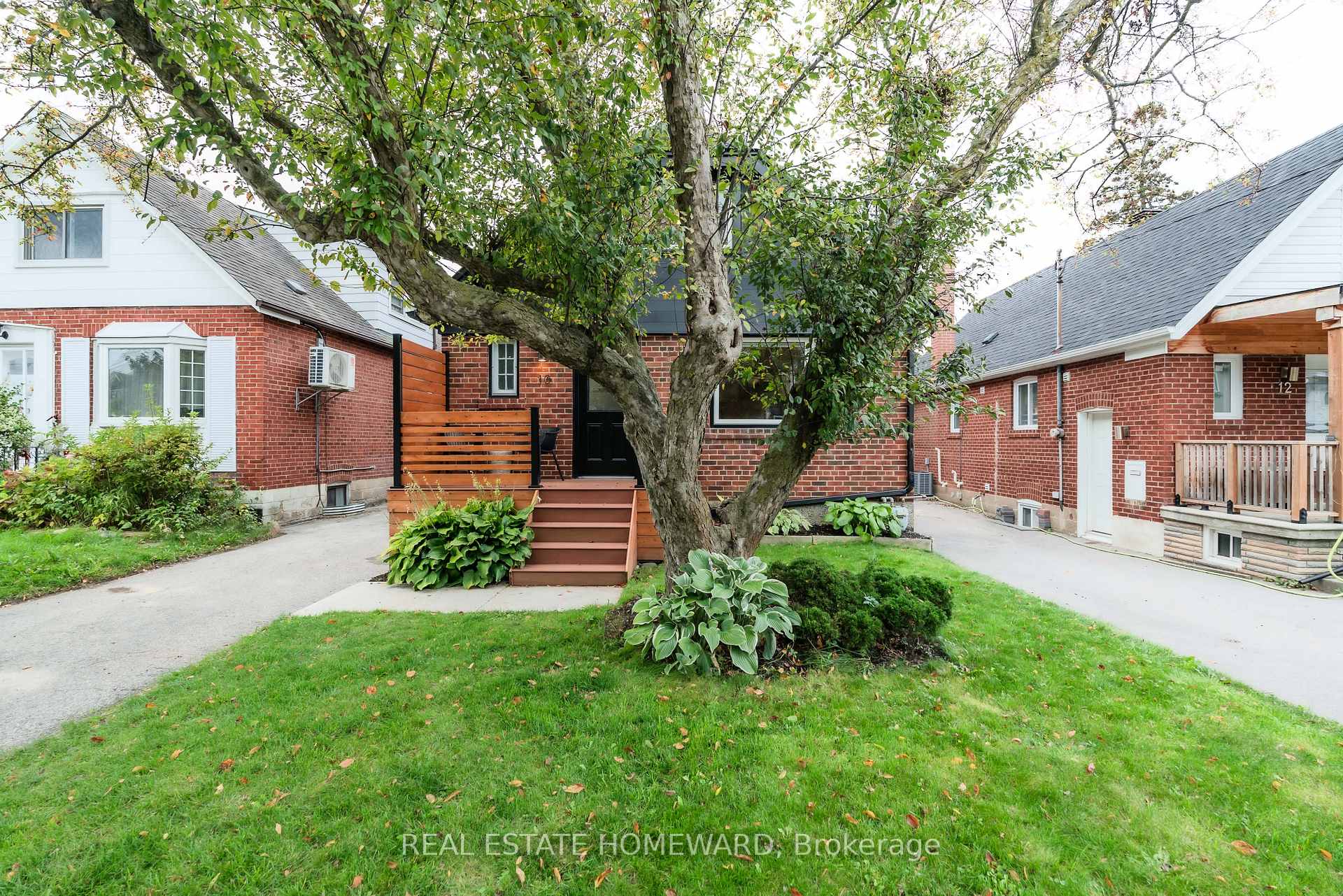Photo 2 of 10 Norlong Boulevard, Toronto, East York — HOMEH
