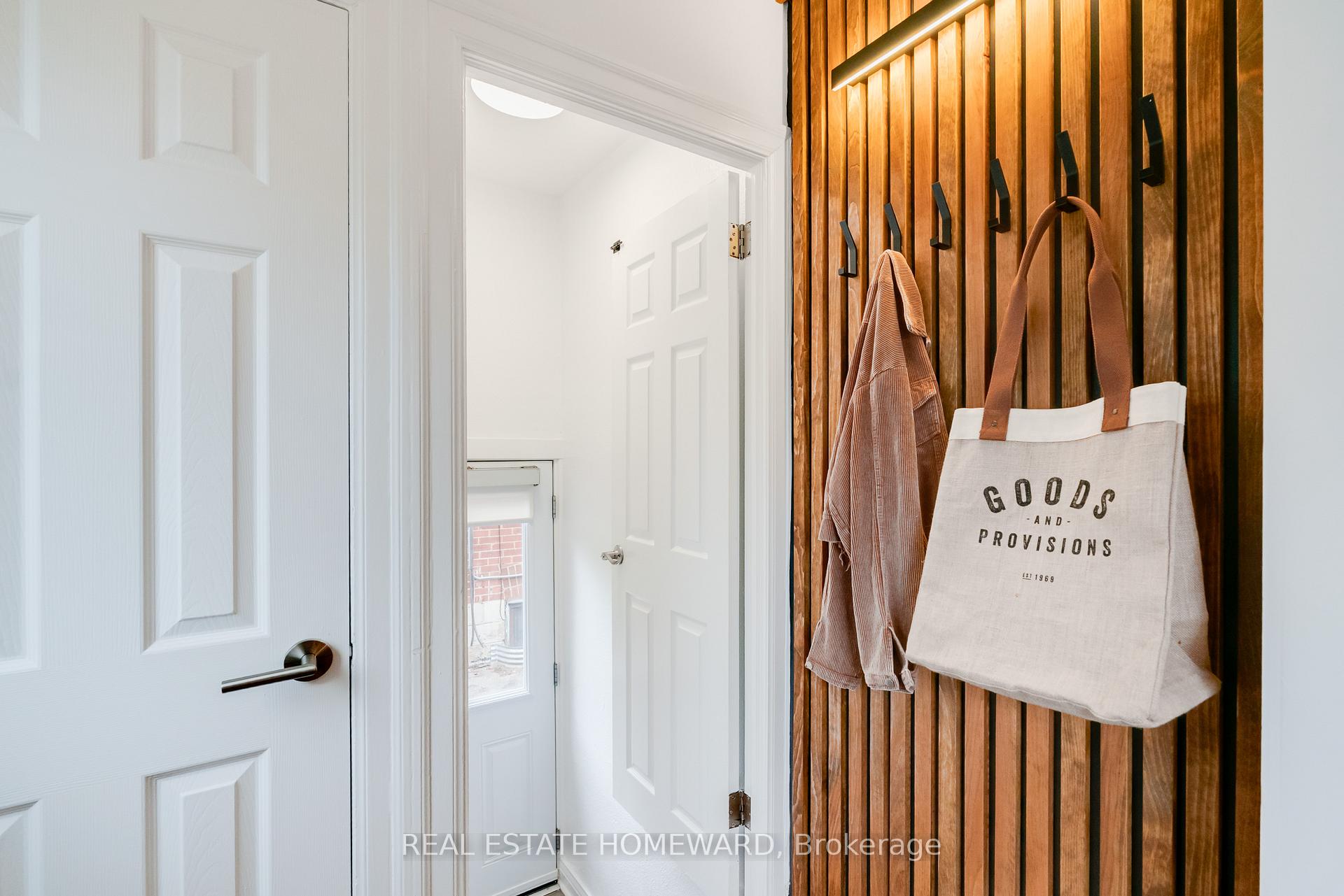 Photo 5 of 10 Norlong Boulevard, Toronto, East York — HOMEH