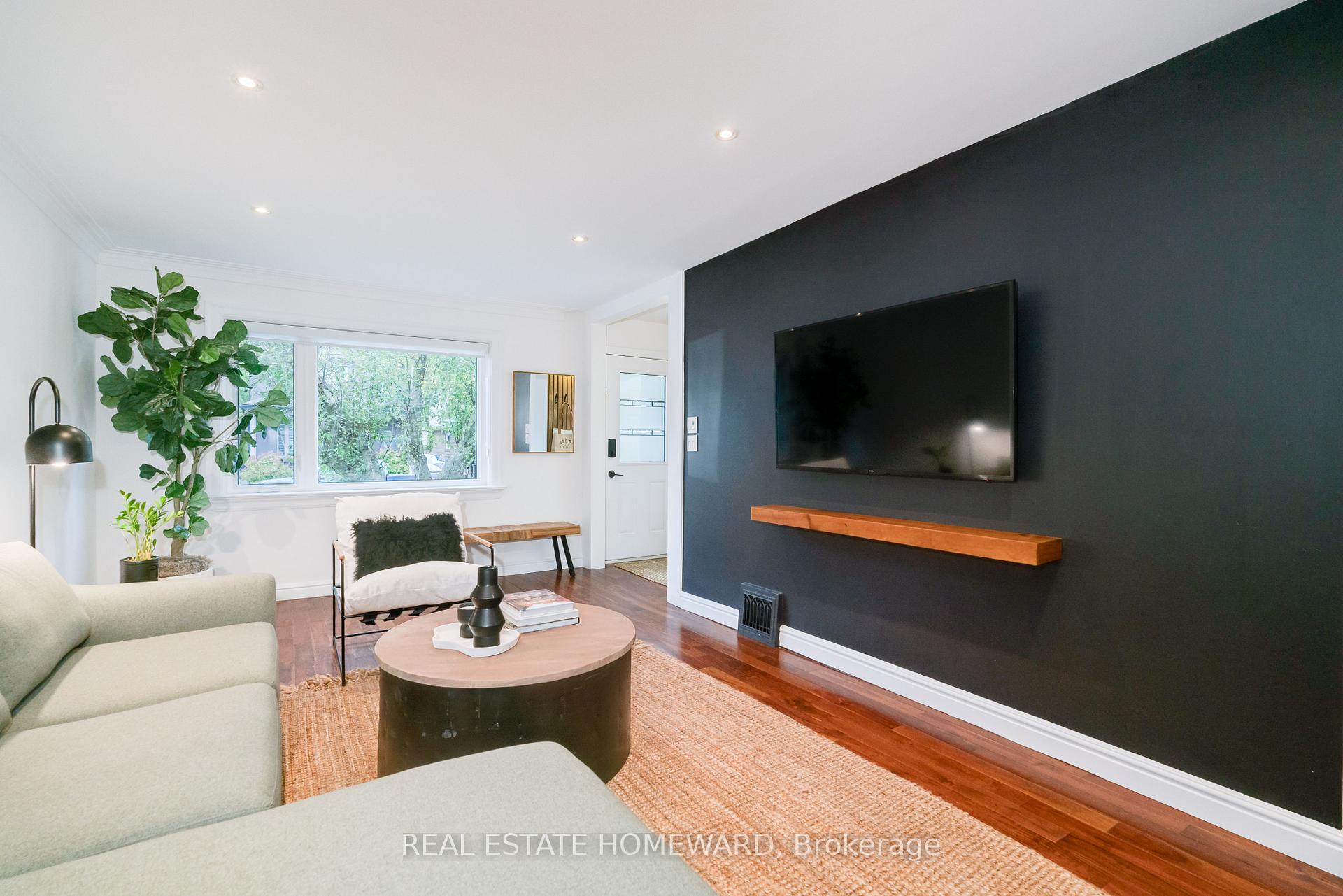 Photo 8 of 10 Norlong Boulevard, Toronto, East York — HOMEH