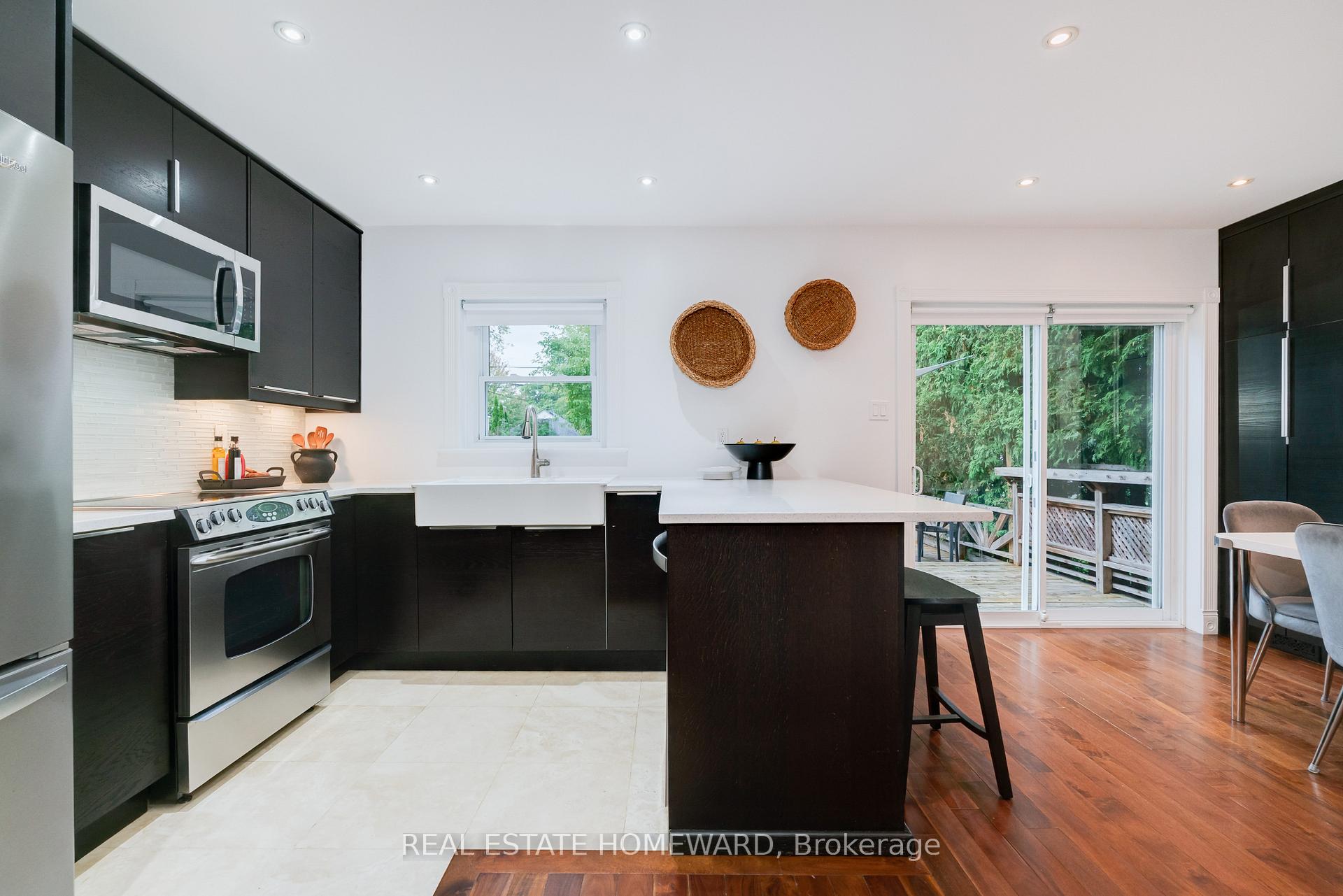 Photo 13 of 10 Norlong Boulevard, Toronto, East York — HOMEH