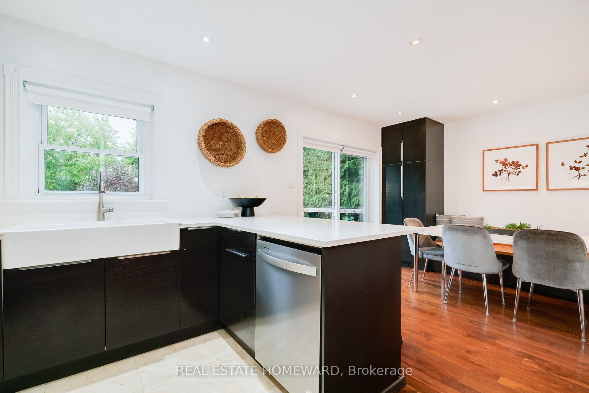 Photo 15 of 10 Norlong Boulevard, Toronto, East York — HOMEH
