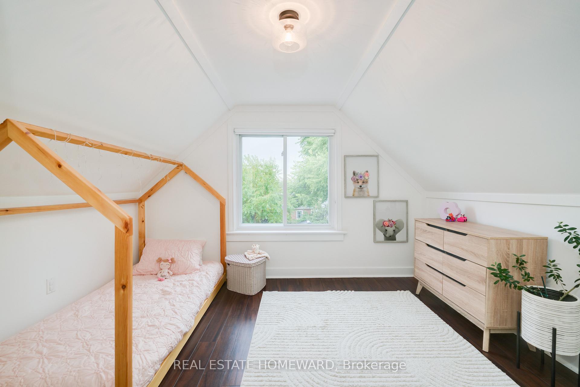 Photo 20 of 10 Norlong Boulevard, Toronto, East York — HOMEH