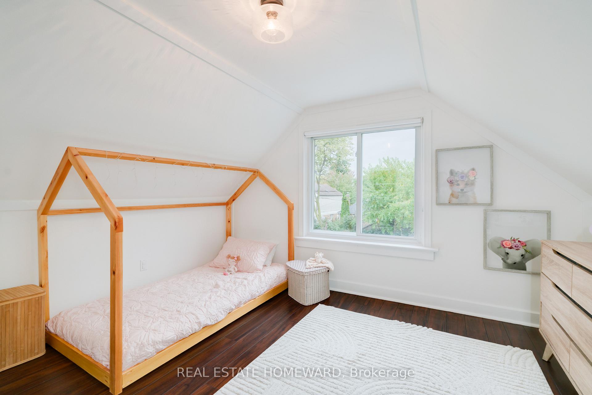 Photo 21 of 10 Norlong Boulevard, Toronto, East York — HOMEH