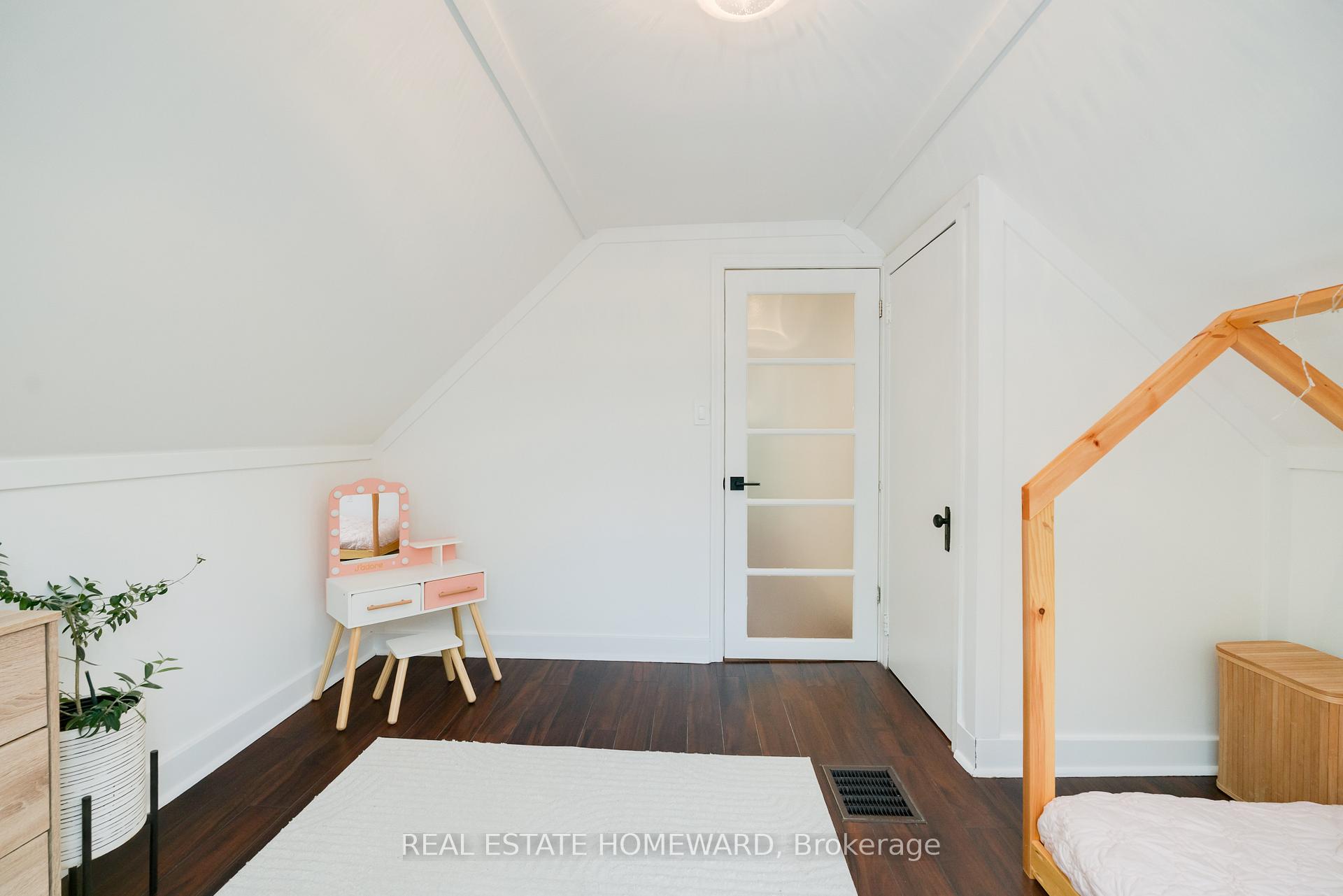 Photo 23 of 10 Norlong Boulevard, Toronto, East York — HOMEH