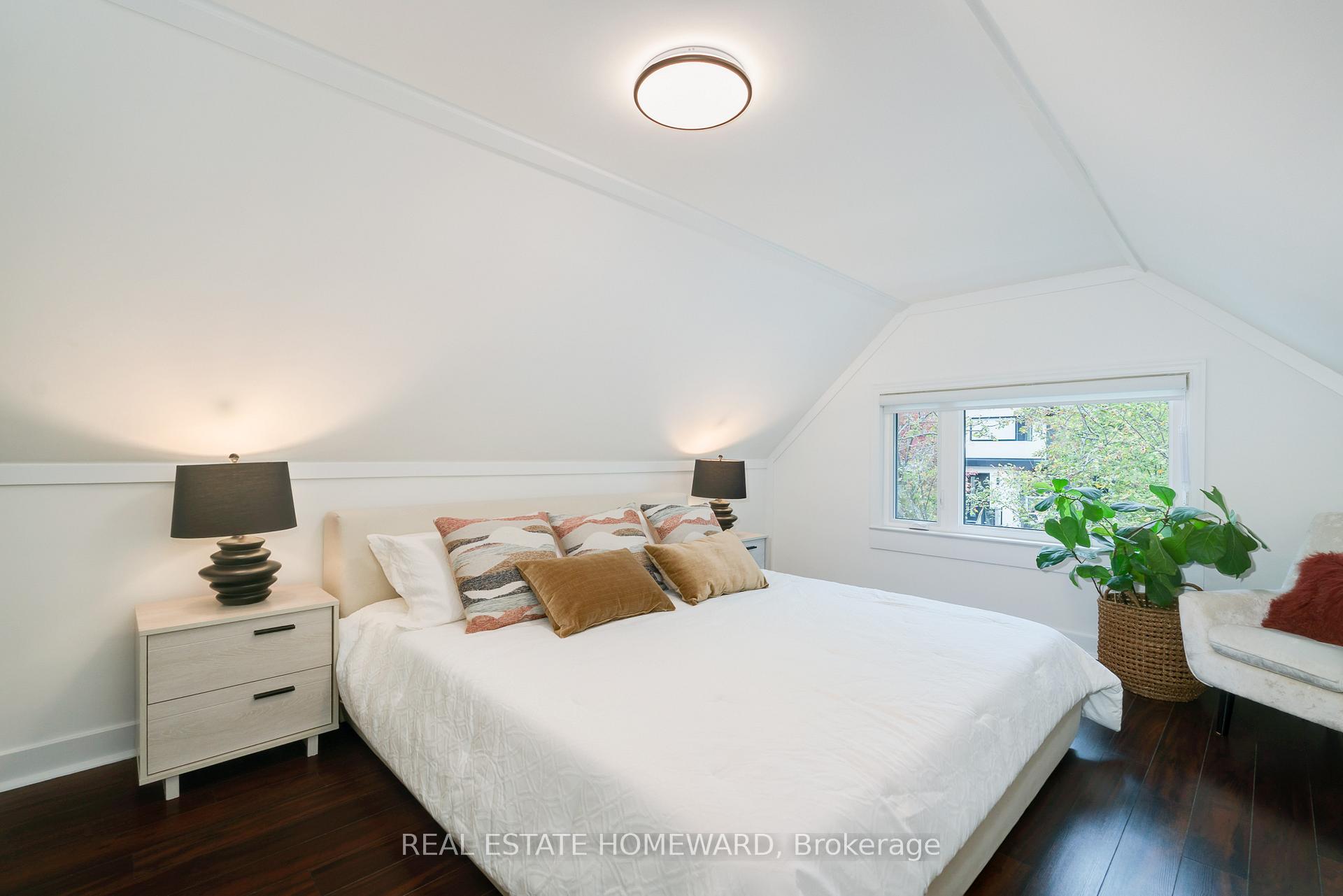 Photo 24 of 10 Norlong Boulevard, Toronto, East York — HOMEH