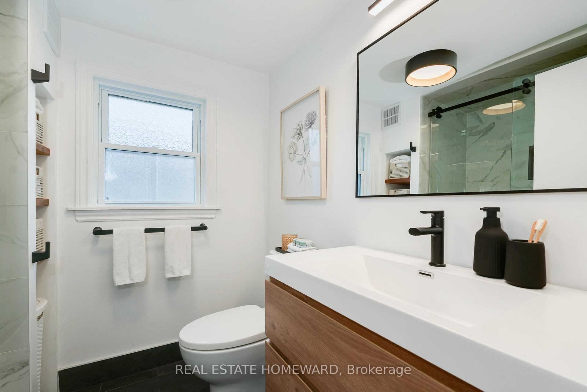 Photo 27 of 10 Norlong Boulevard, Toronto, East York — HOMEH