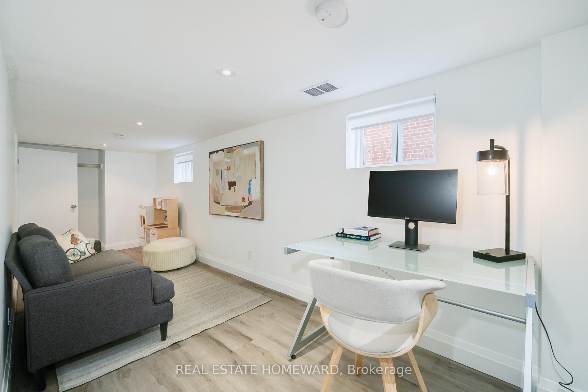 Photo 29 of 10 Norlong Boulevard, Toronto, East York — HOMEH