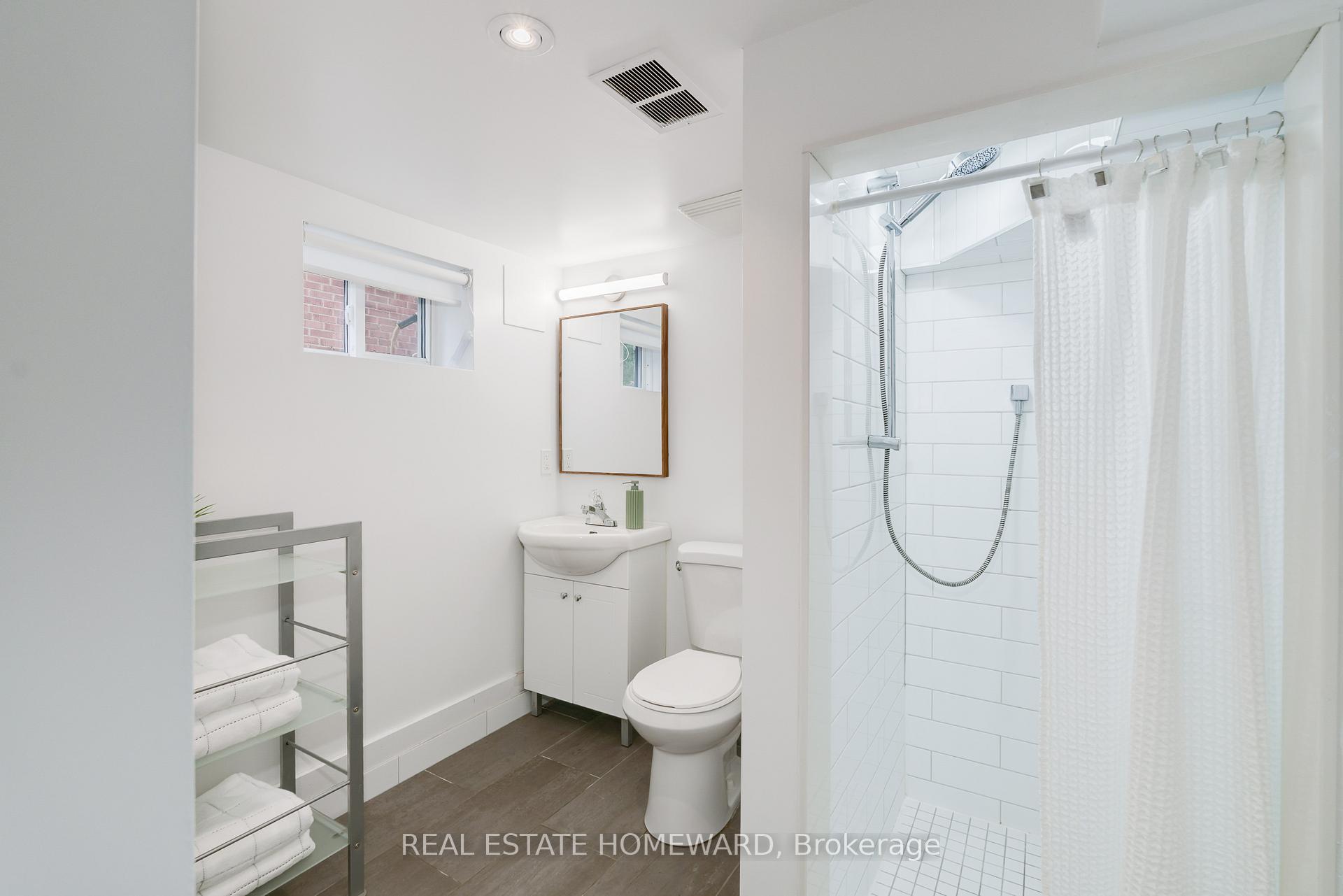 Photo 37 of 10 Norlong Boulevard, Toronto, East York — HOMEH