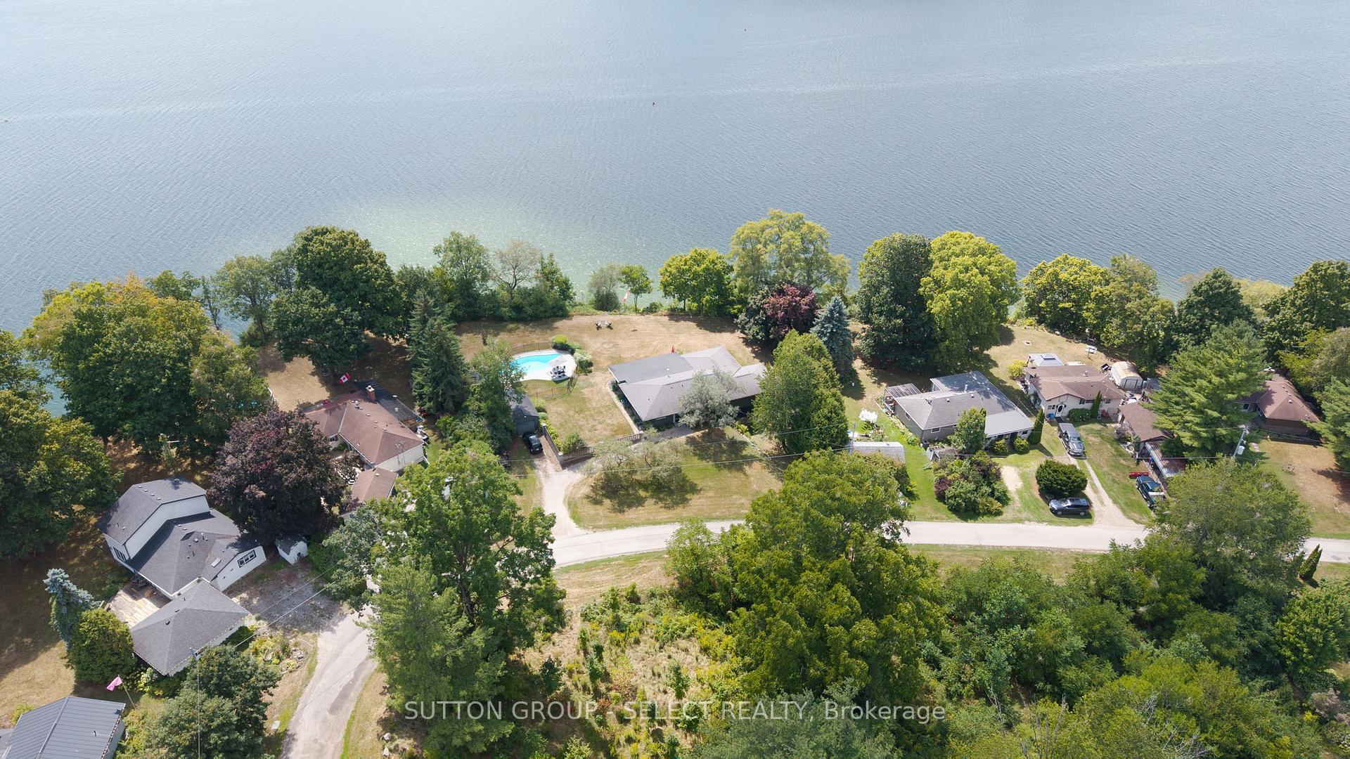 Photo 2 of 20979 Lakeside Drive, Thames Centre, Rural Thames Centre — HOMEH