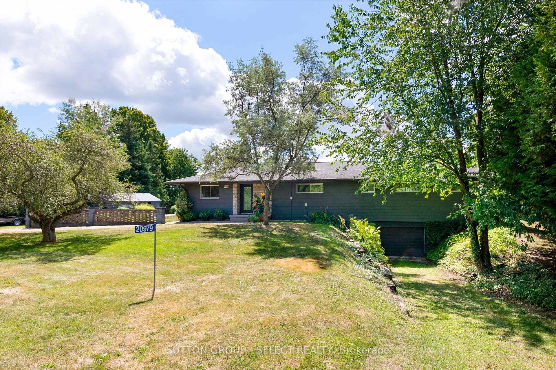Photo 3 of 20979 Lakeside Drive, Thames Centre, Rural Thames Centre — HOMEH