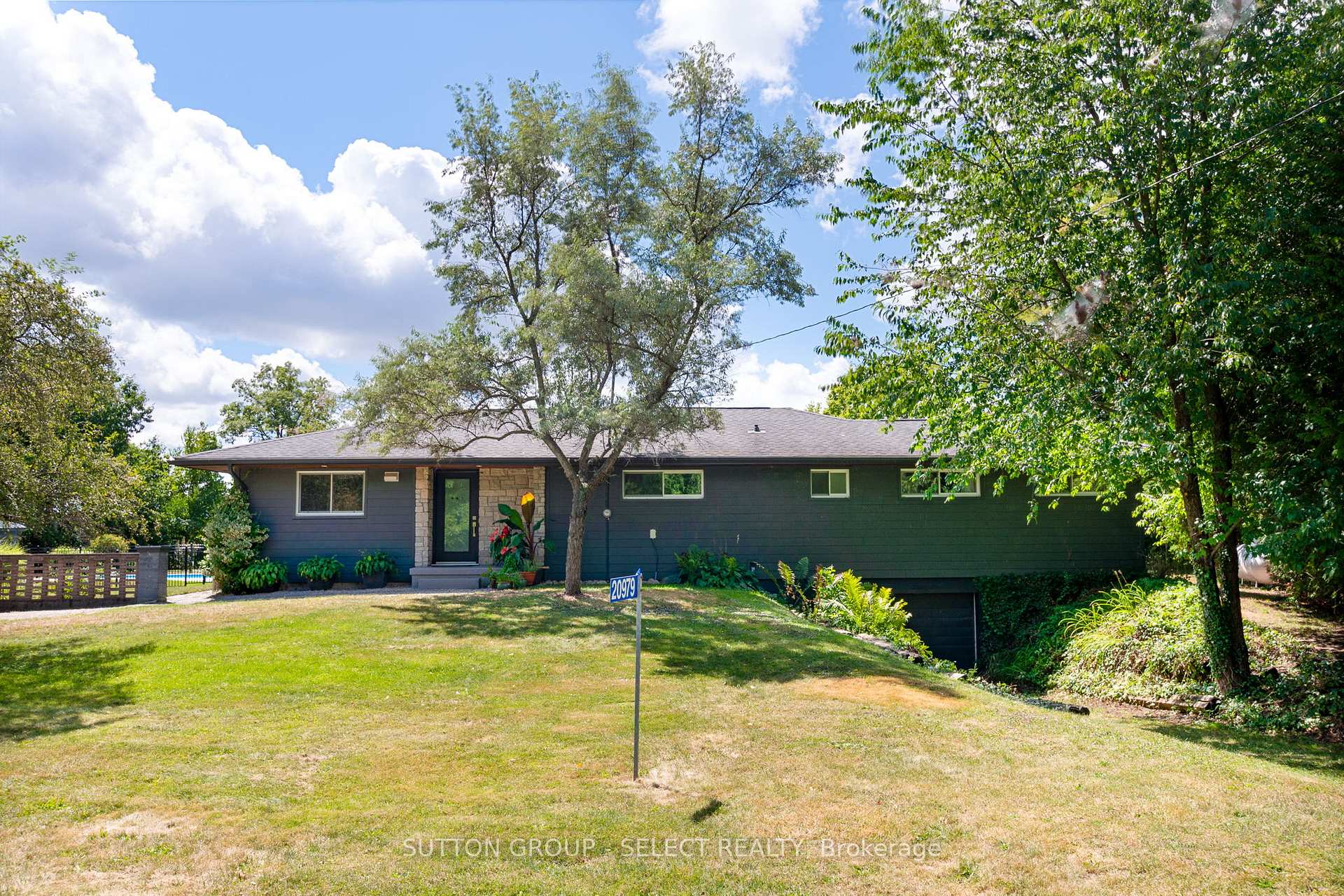 Photo 10 of 20979 Lakeside Drive, Thames Centre, Rural Thames Centre — HOMEH