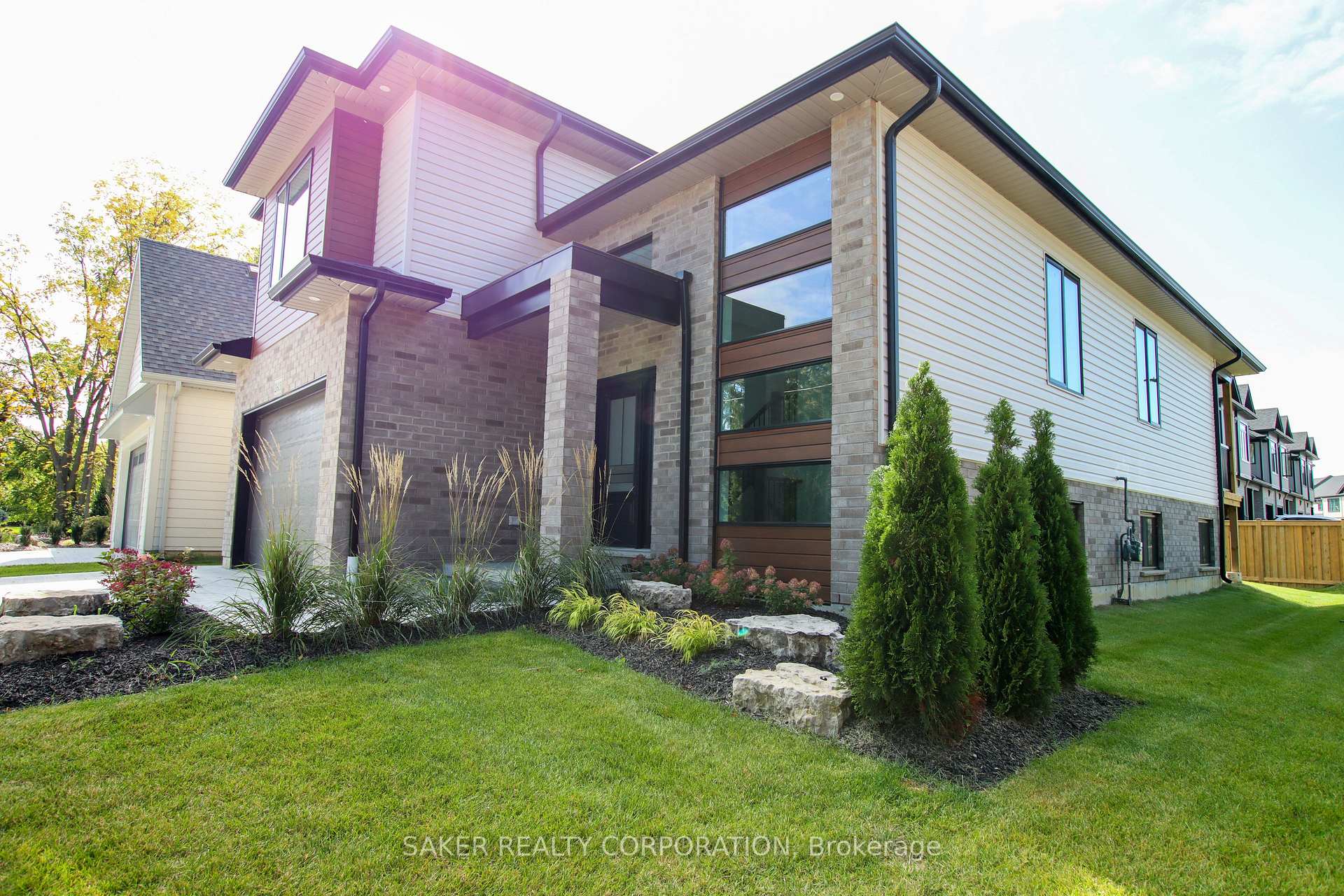 Photo 2 of 2613 Queen Street, Strathroy-Caradoc, Mount Brydges — HOMEH