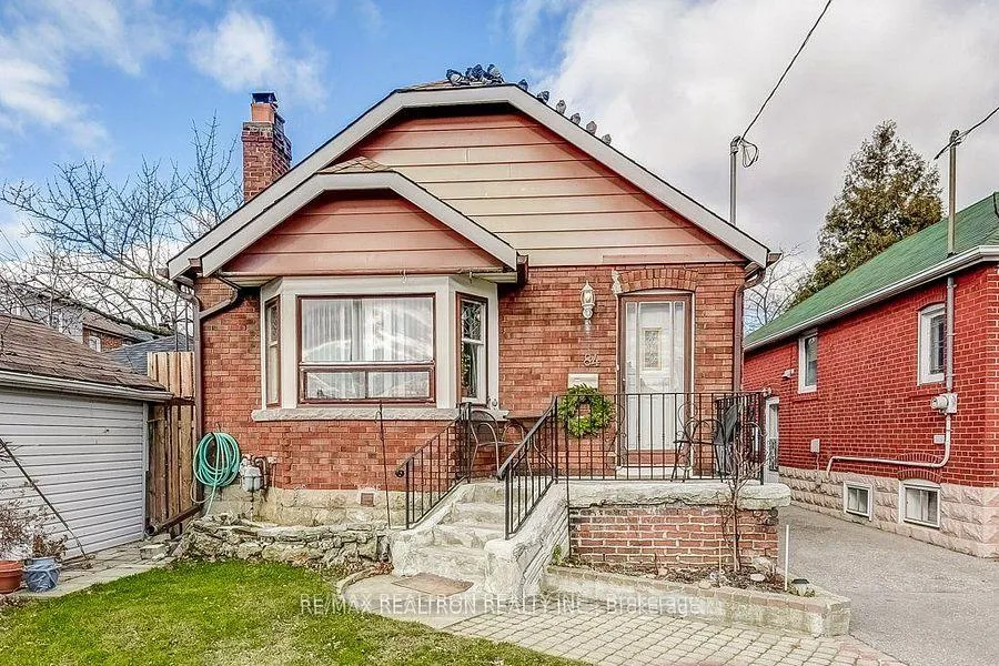 Front of 84 Kings Park Boulevard