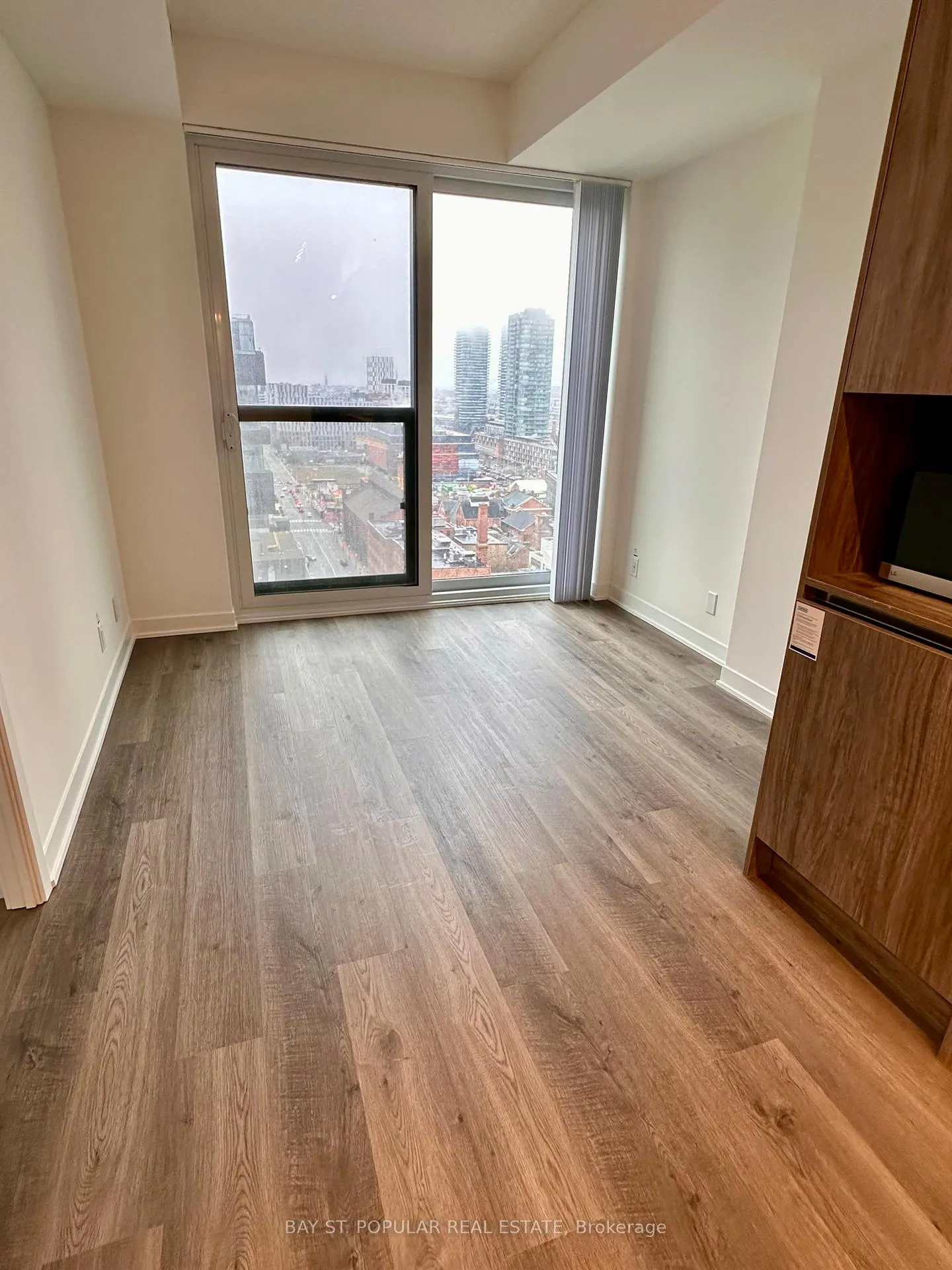 Photo 5 of Unit 2105, 180 Front Street E, Toronto, Moss Park — HOMEH