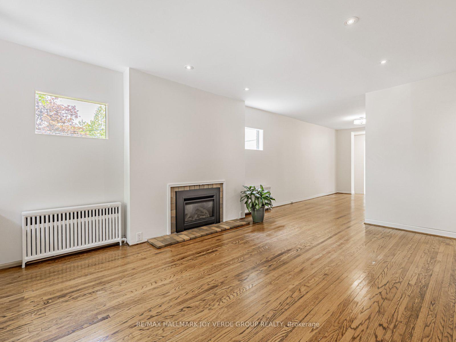 Photo 4 of 221 Stibbard Avenue, Toronto, Mount Pleasant East — HOMEH