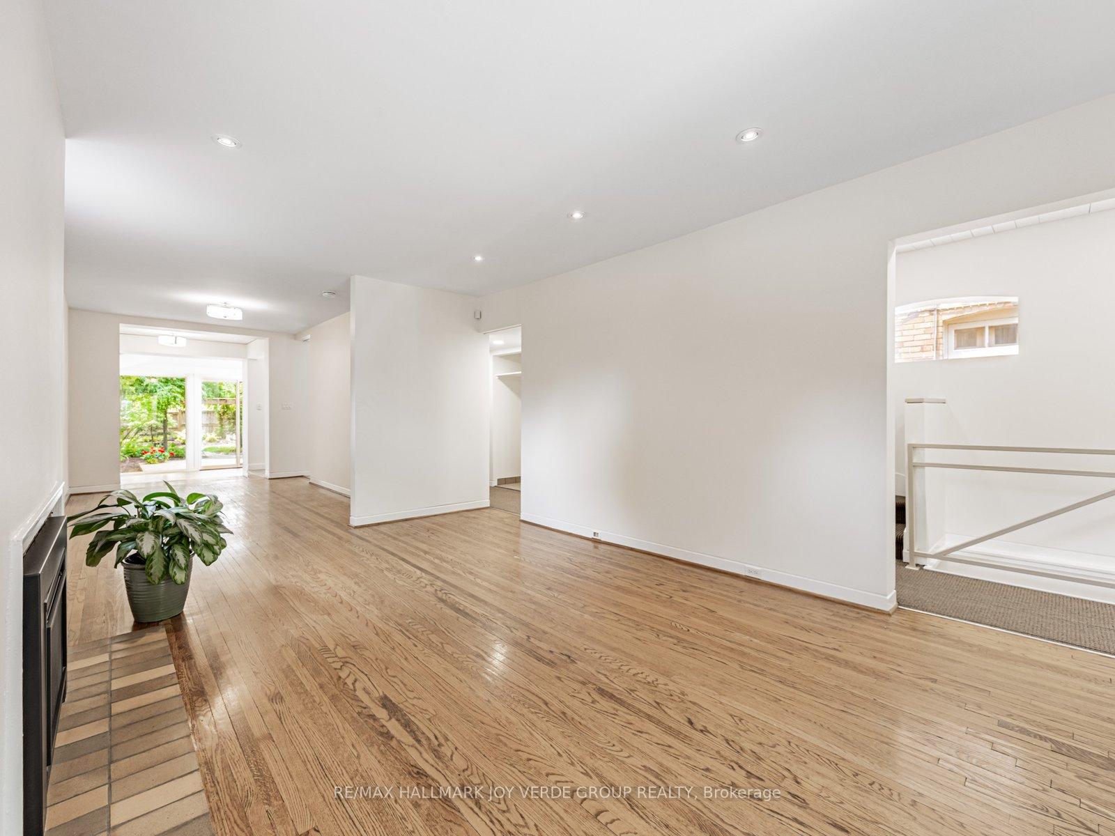 Photo 5 of 221 Stibbard Avenue, Toronto, Mount Pleasant East — HOMEH