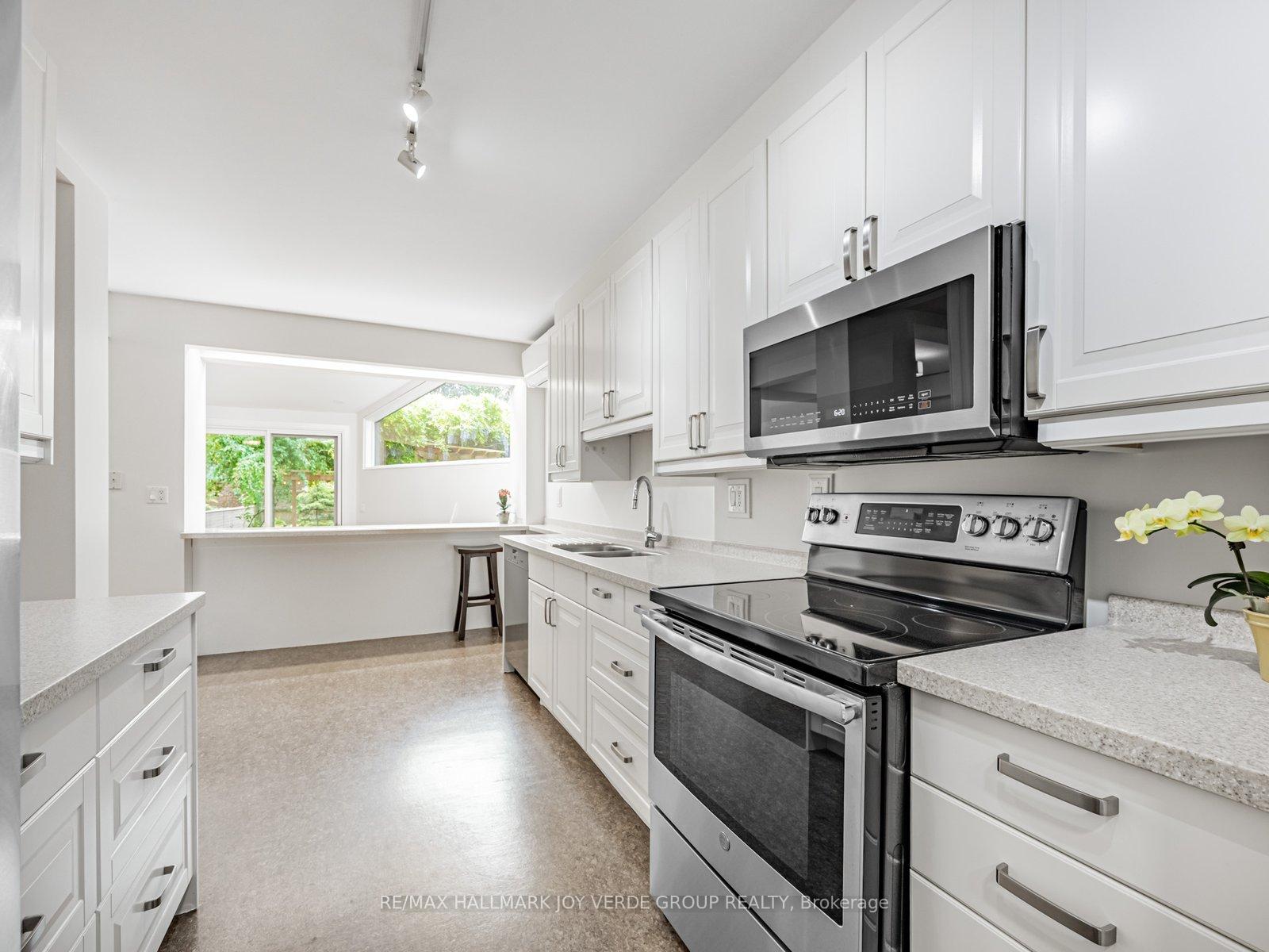 Photo 7 of 221 Stibbard Avenue, Toronto, Mount Pleasant East — HOMEH