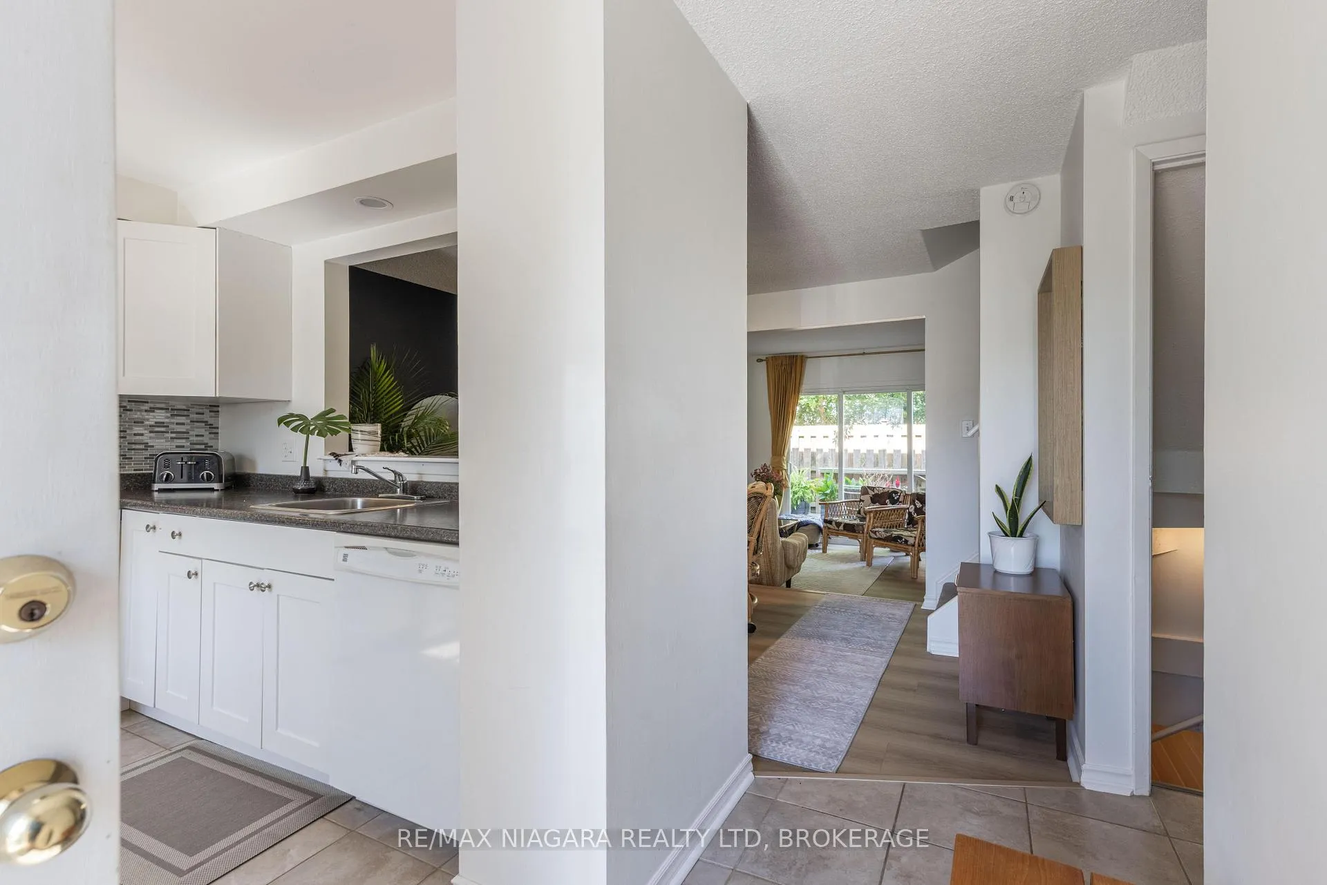 Photo 3 of Unit 43, 6767 Thorold Stone Road, Niagara Falls, Stamford — HOMEH