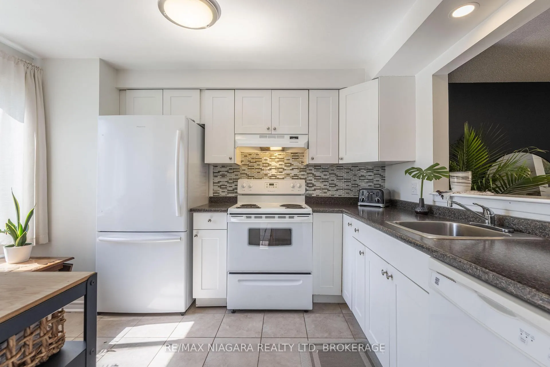 Photo 4 of Unit 43, 6767 Thorold Stone Road, Niagara Falls, Stamford — HOMEH