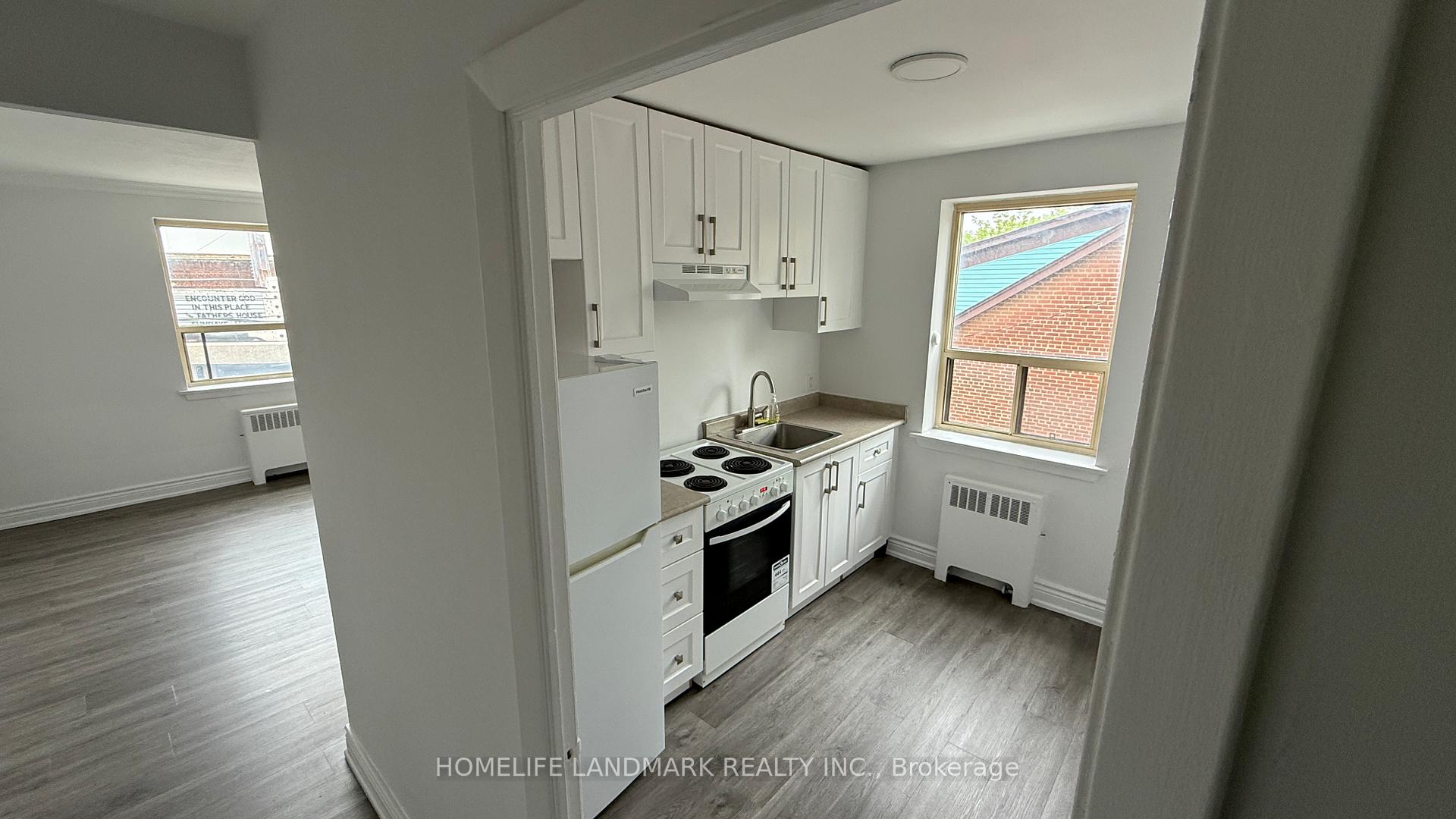 Photo 5 of Unit Unit 206, 676 Mount Pleasant Road, Toronto, Mount Pleasant West — HOMEH