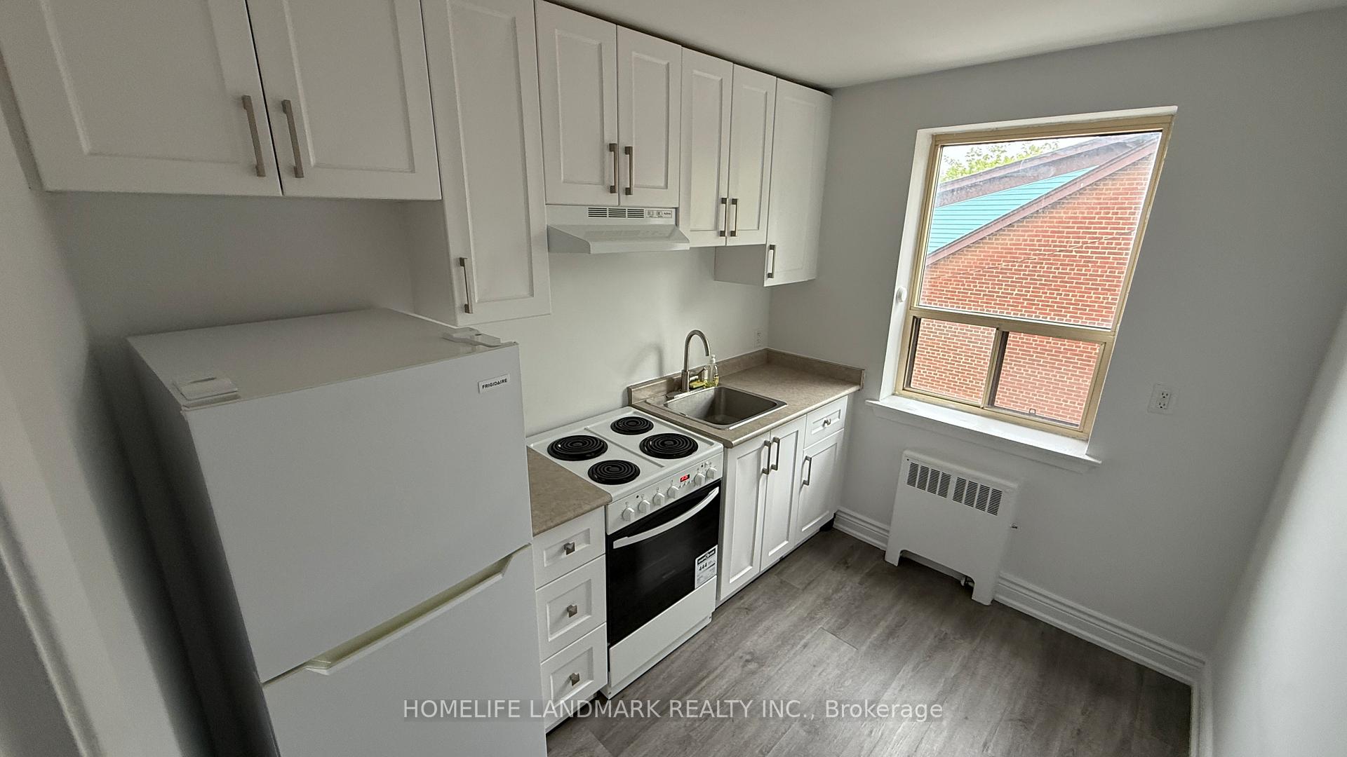 Photo 6 of Unit Unit 206, 676 Mount Pleasant Road, Toronto, Mount Pleasant West — HOMEH