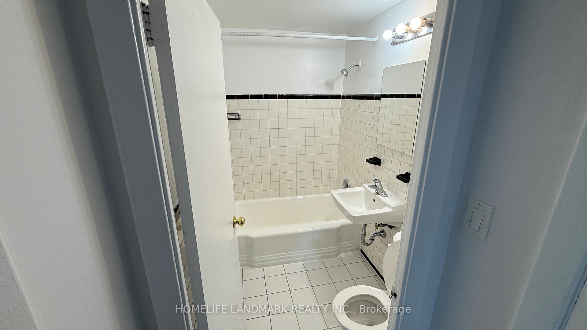 Photo 14 of Unit Unit 206, 676 Mount Pleasant Road, Toronto, Mount Pleasant West — HOMEH