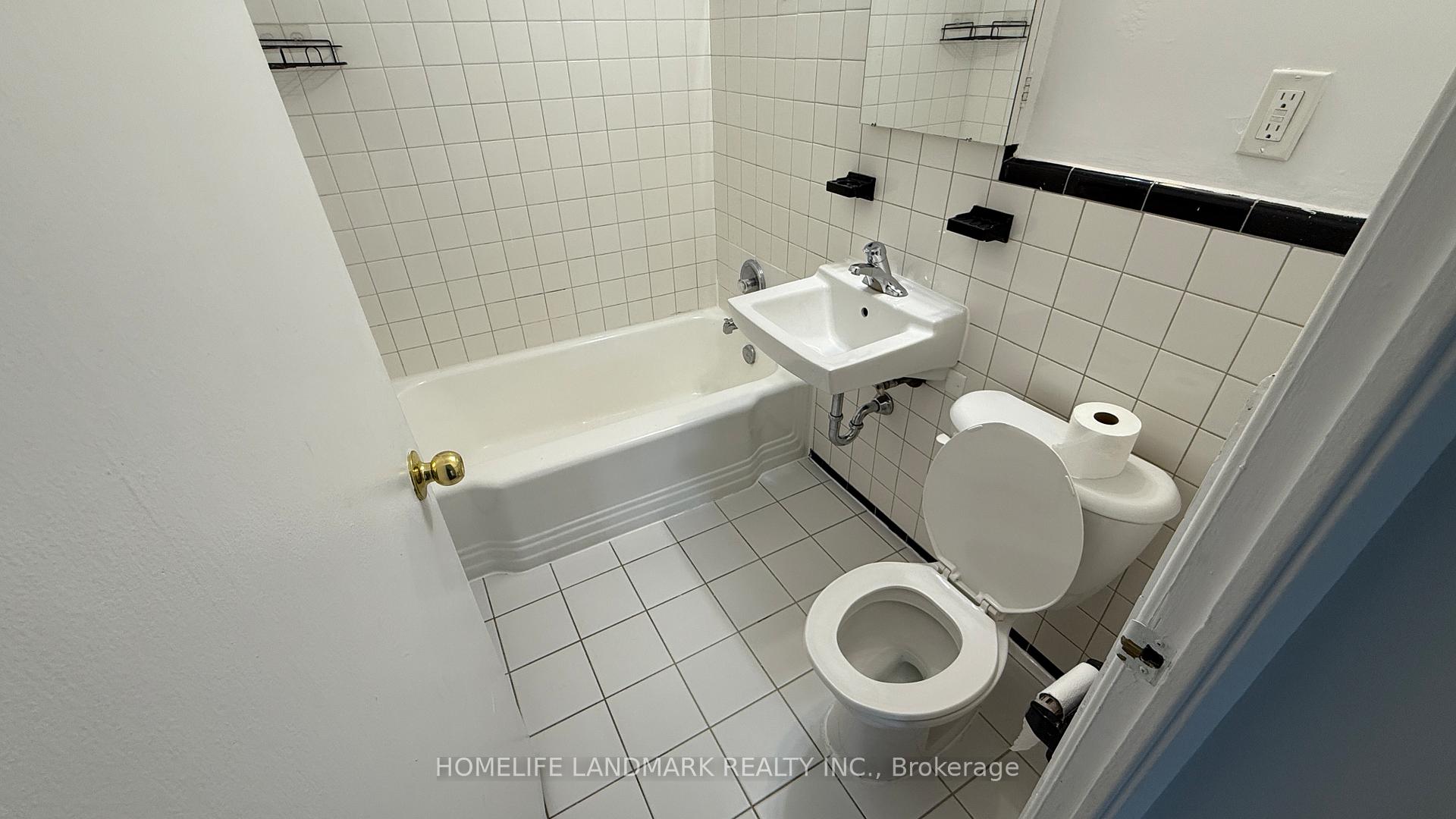 Photo 15 of Unit Unit 206, 676 Mount Pleasant Road, Toronto, Mount Pleasant West — HOMEH