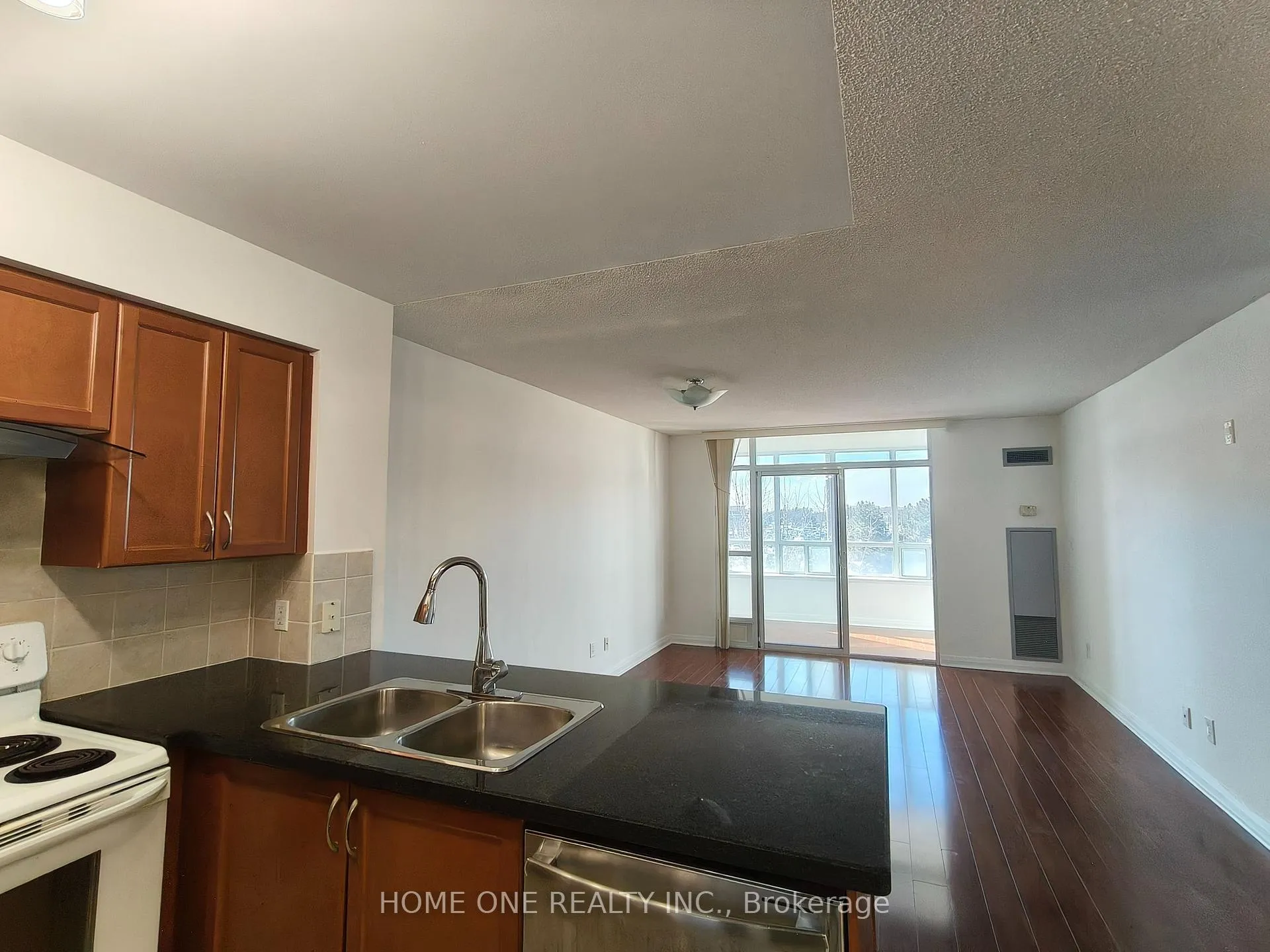 Photo 3 of Unit 315, 7363 Kennedy Road, Markham, Milliken Mills East — HOMEH
