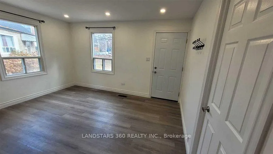 Photo 9 of 10 Warvet Crescent, Toronto, O'Connor-Parkview — HOMEH