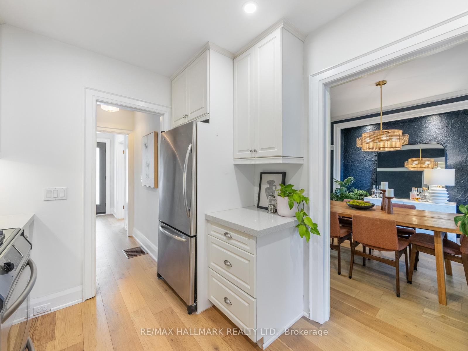 Photo 14 of 54 Avonlea Boulevard, Toronto, Crescent Town — HOMEH