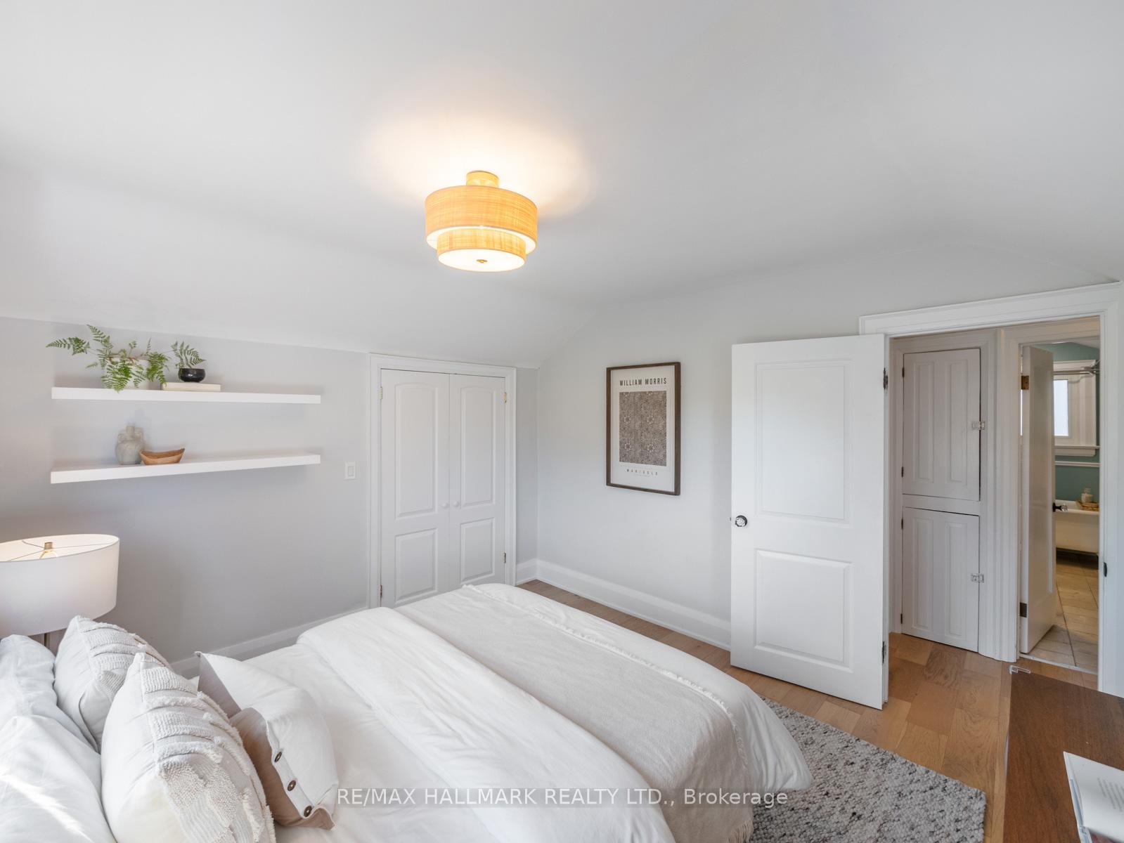 Photo 24 of 54 Avonlea Boulevard, Toronto, Crescent Town — HOMEH
