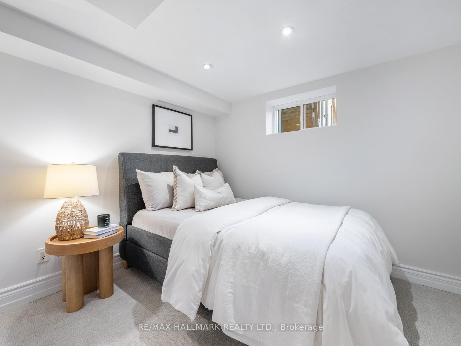 Photo 33 of 54 Avonlea Boulevard, Toronto, Crescent Town — HOMEH