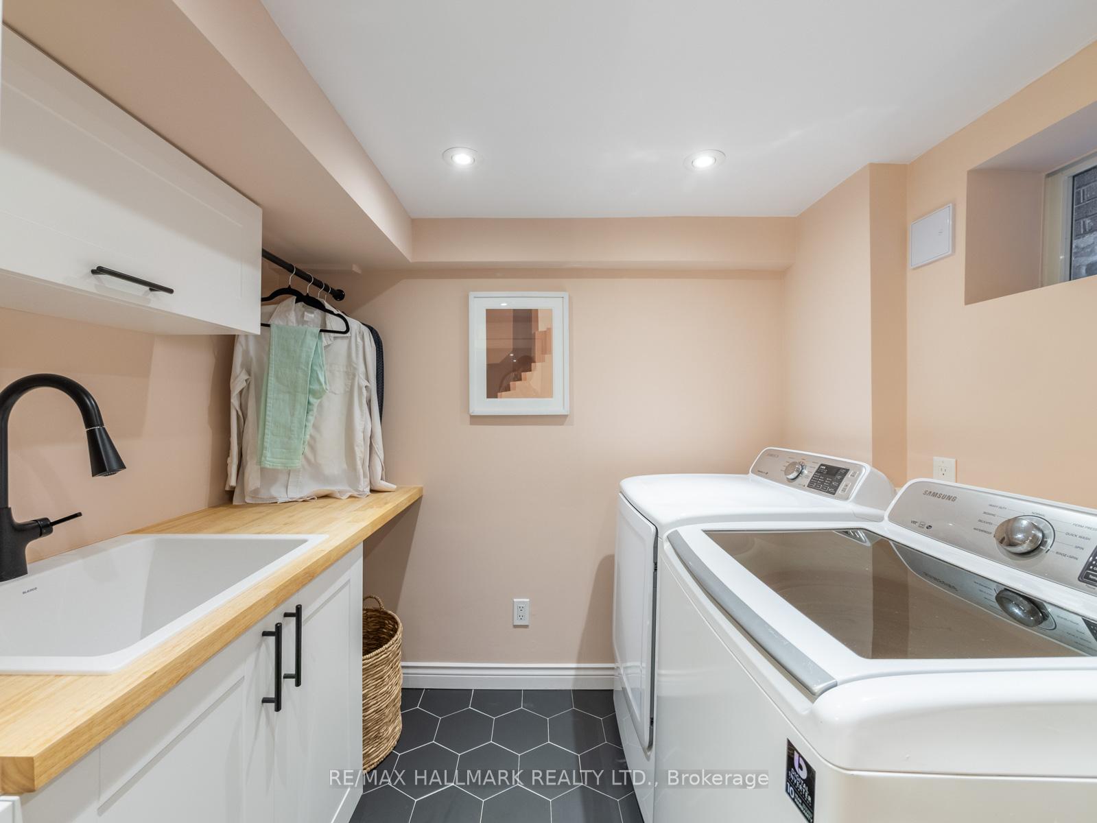 Photo 35 of 54 Avonlea Boulevard, Toronto, Crescent Town — HOMEH