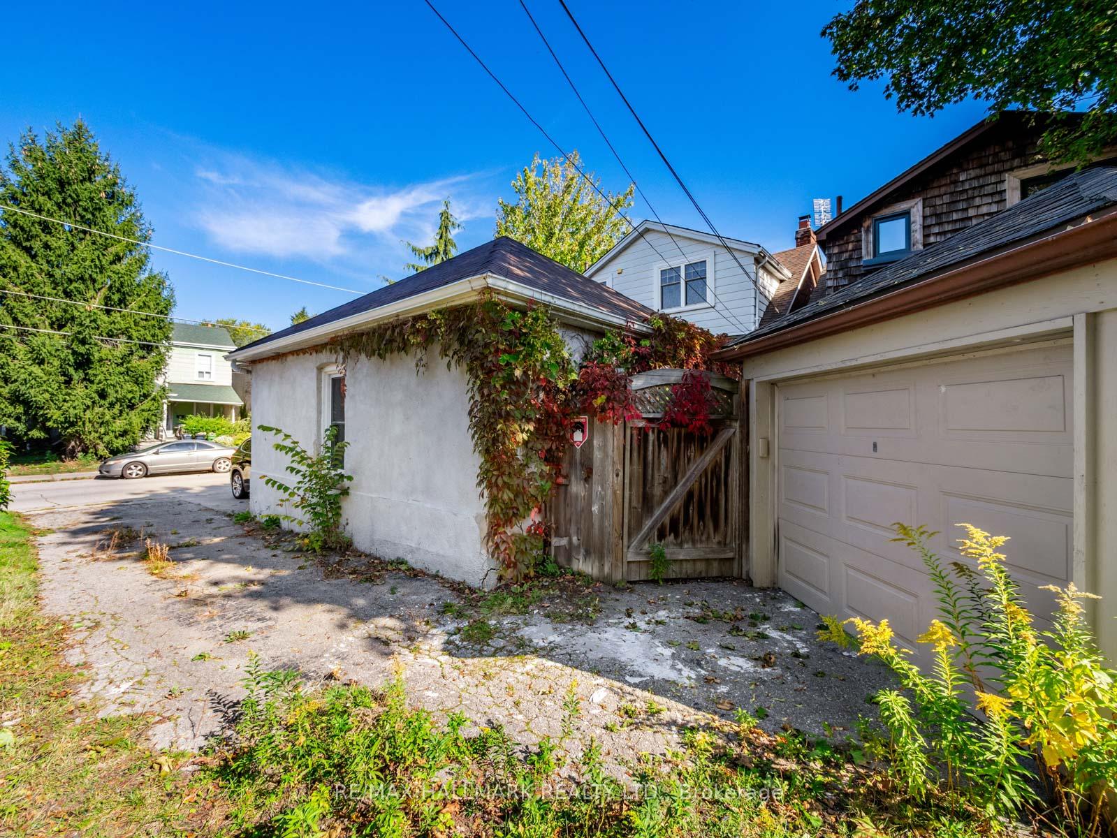 Photo 40 of 54 Avonlea Boulevard, Toronto, Crescent Town — HOMEH